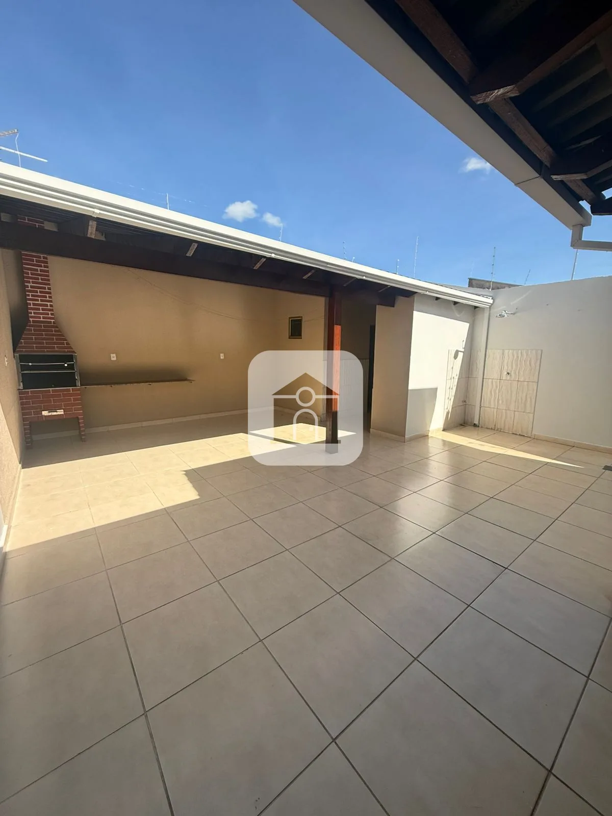 Alugar Casa / Padr&atilde;o em Araguari R$ 2.300,00 - Foto 14