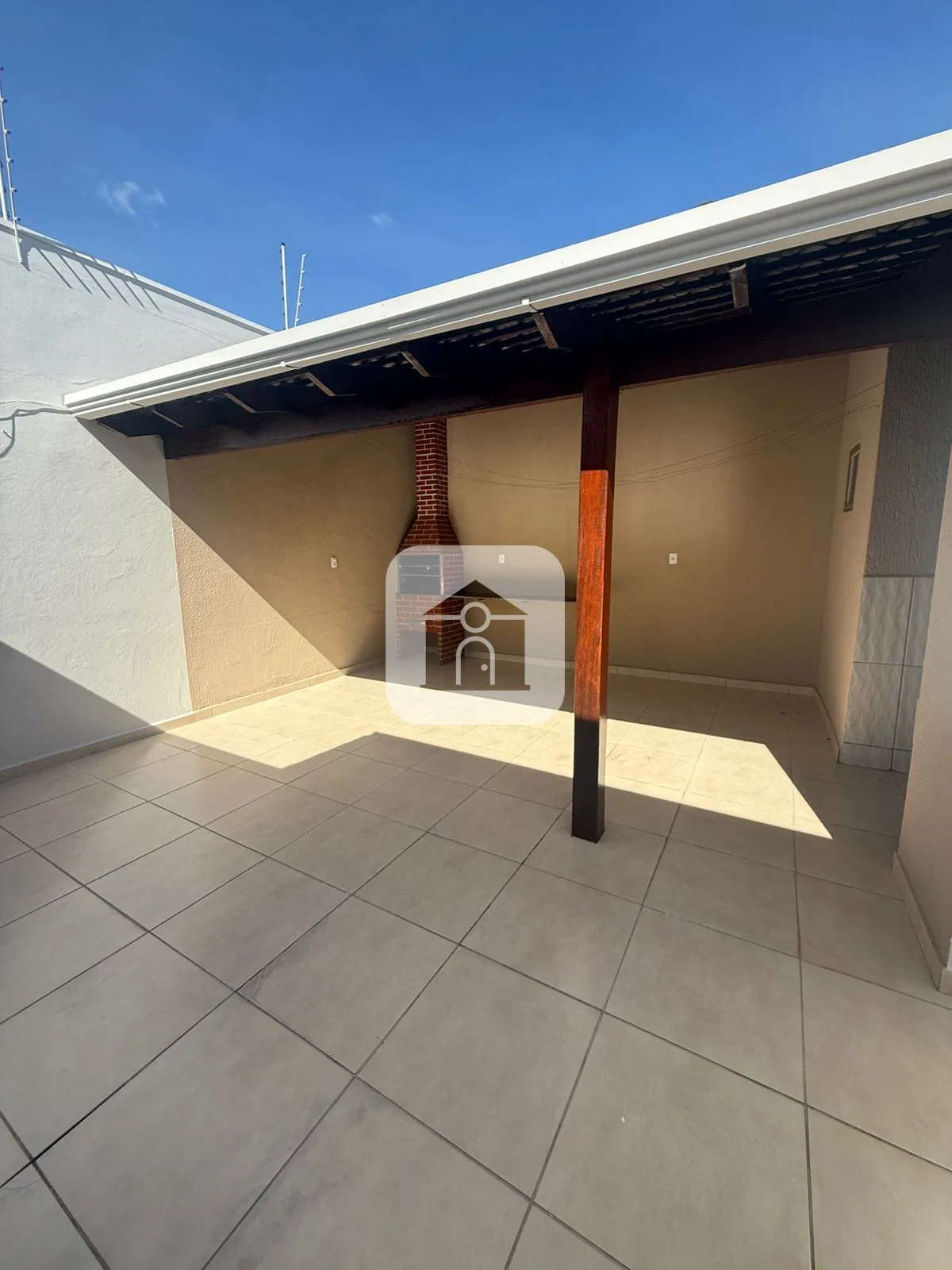 Alugar Casa / Padr&atilde;o em Araguari R$ 2.300,00 - Foto 15