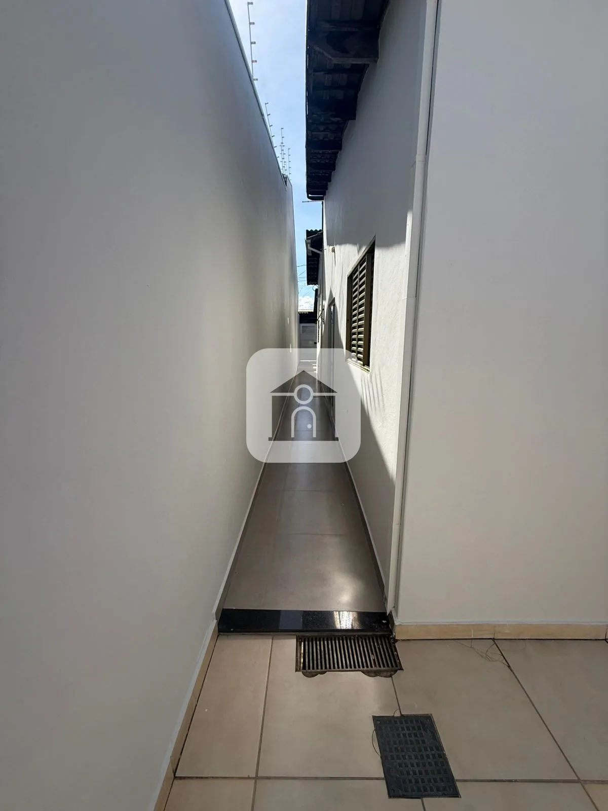 Alugar Casa / Padr&atilde;o em Araguari R$ 2.300,00 - Foto 16