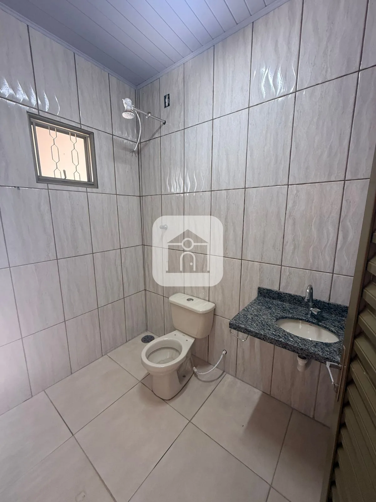 Alugar Casa / Padr&atilde;o em Araguari R$ 2.300,00 - Foto 17
