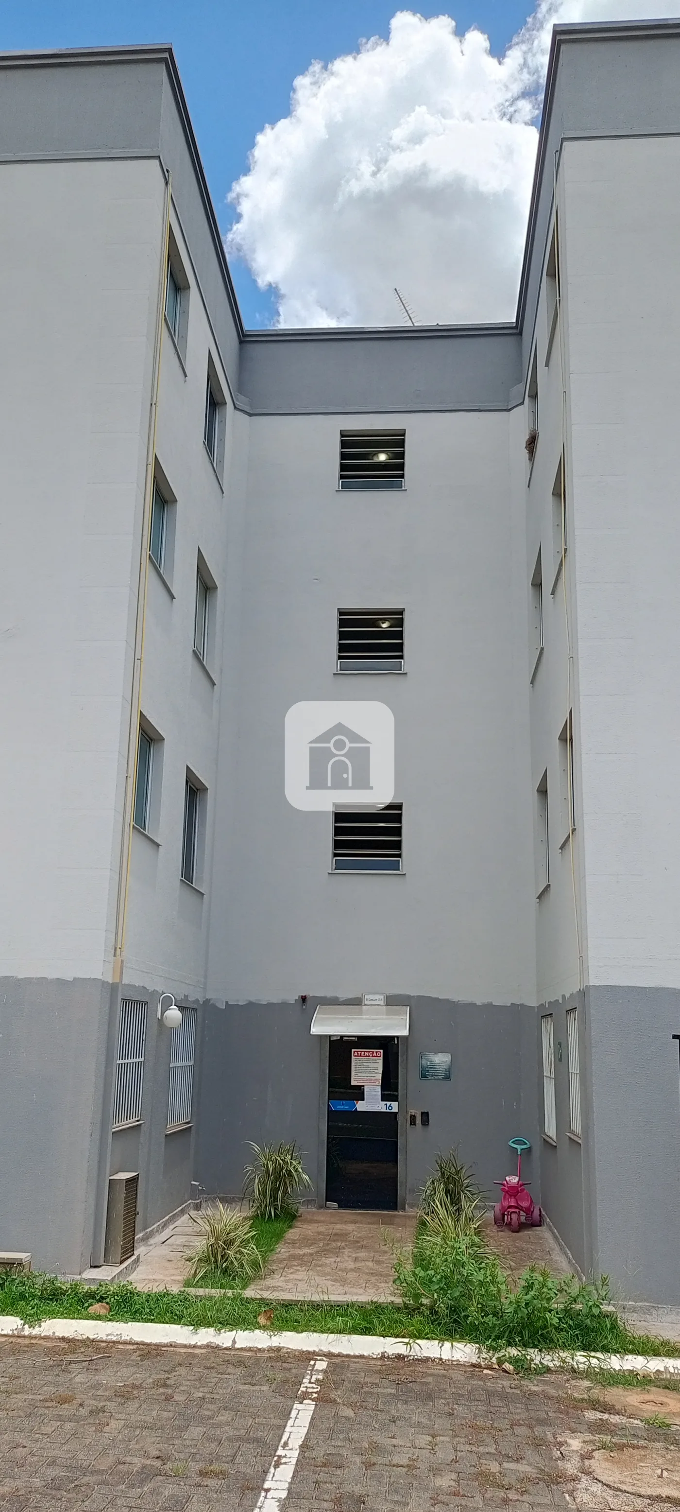 Alugar Apartamento / Padr&atilde;o em Uberl&acirc;ndia R$ 1.100,00 - Foto 1