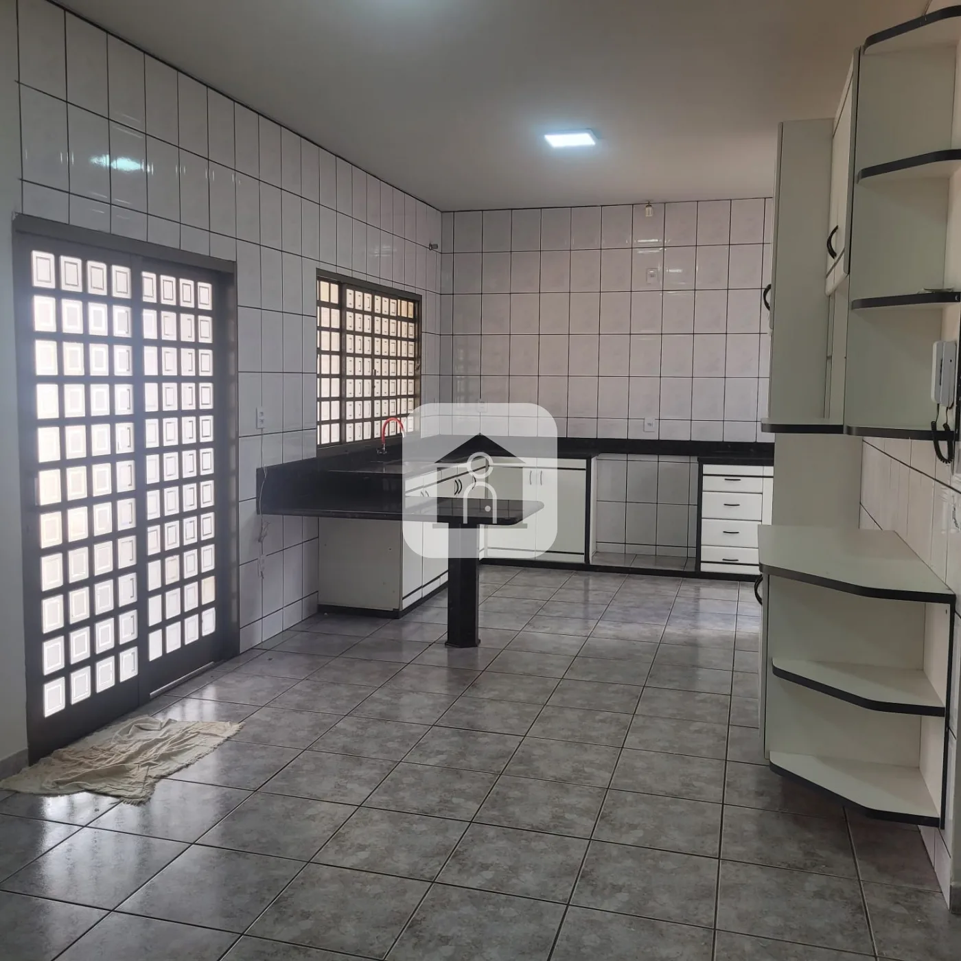 Alugar Casa / Padr&atilde;o em Uberl&acirc;ndia R$ 5.000,00 - Foto 1