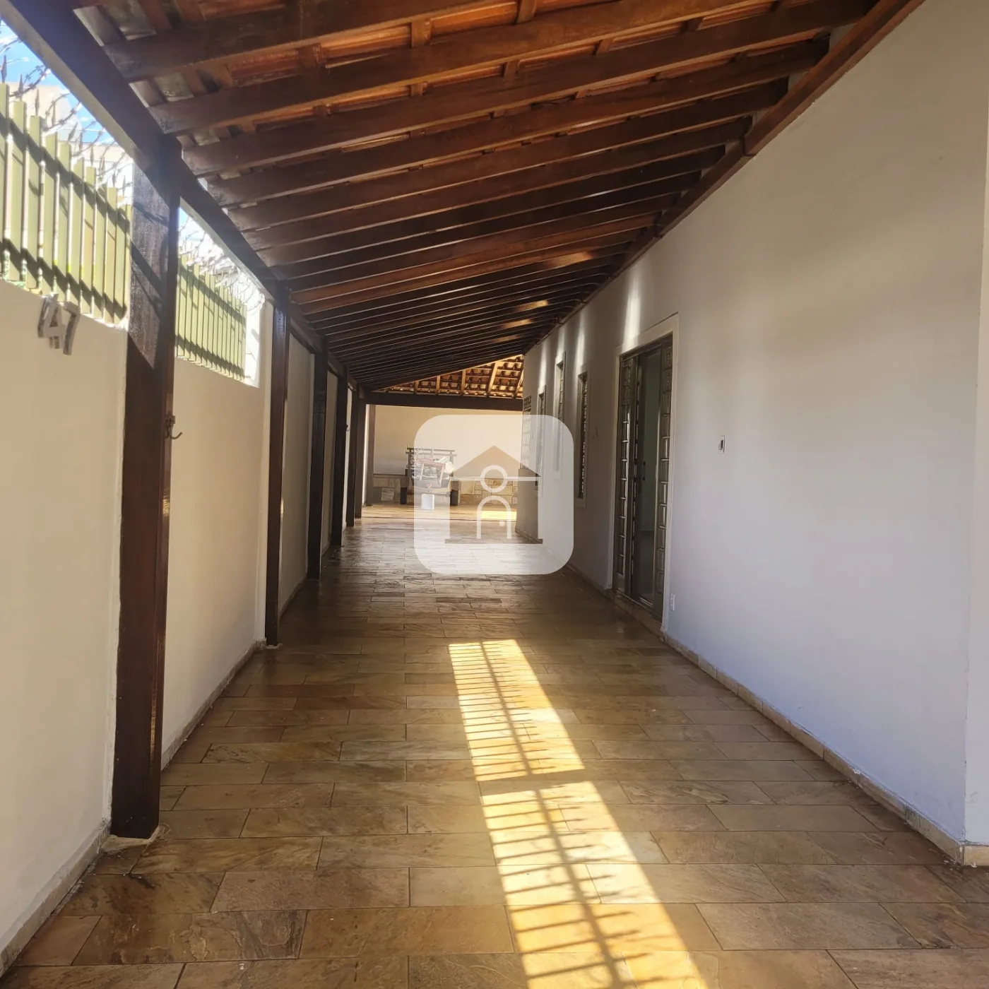 Alugar Casa / Padr&atilde;o em Uberl&acirc;ndia R$ 5.000,00 - Foto 3