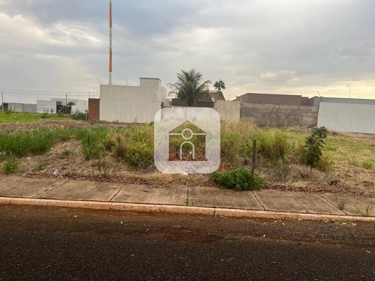 Comprar Terreno / Padr&atilde;o em Araguari R$ 250.000,00 - Foto 1