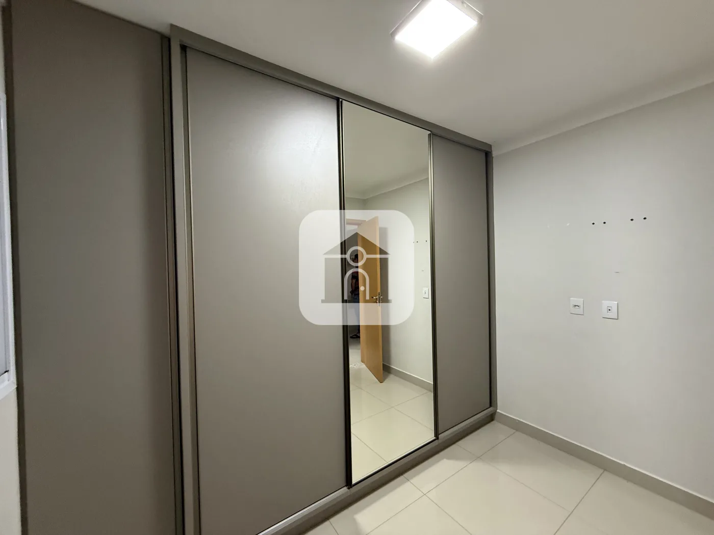 Alugar Apartamento / Padr&atilde;o em Uberl&acirc;ndia R$ 2.200,00 - Foto 4