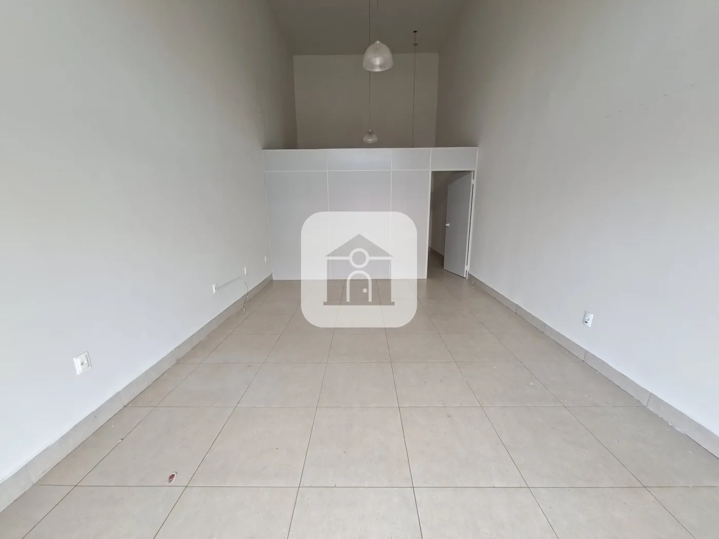 Alugar Comercial / Loja em Uberl&acirc;ndia R$ 1.600,00 - Foto 1