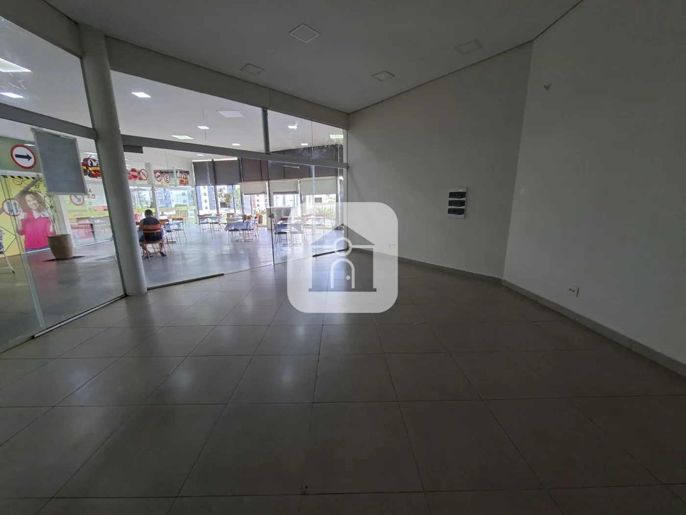 Alugar Comercial / Loja em Uberl&acirc;ndia R$ 2.147,00 - Foto 2