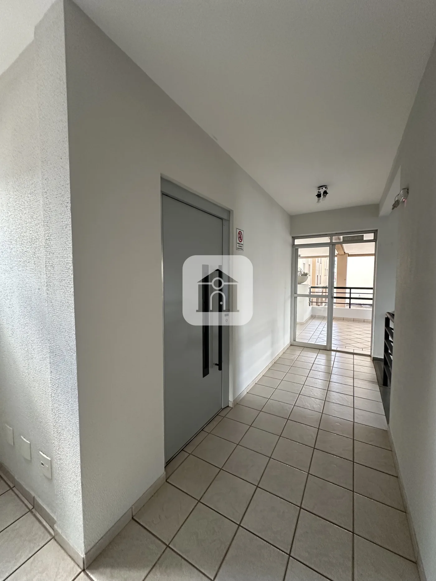Alugar Apartamento / Padr&atilde;o em Uberl&acirc;ndia R$ 880,00 - Foto 1