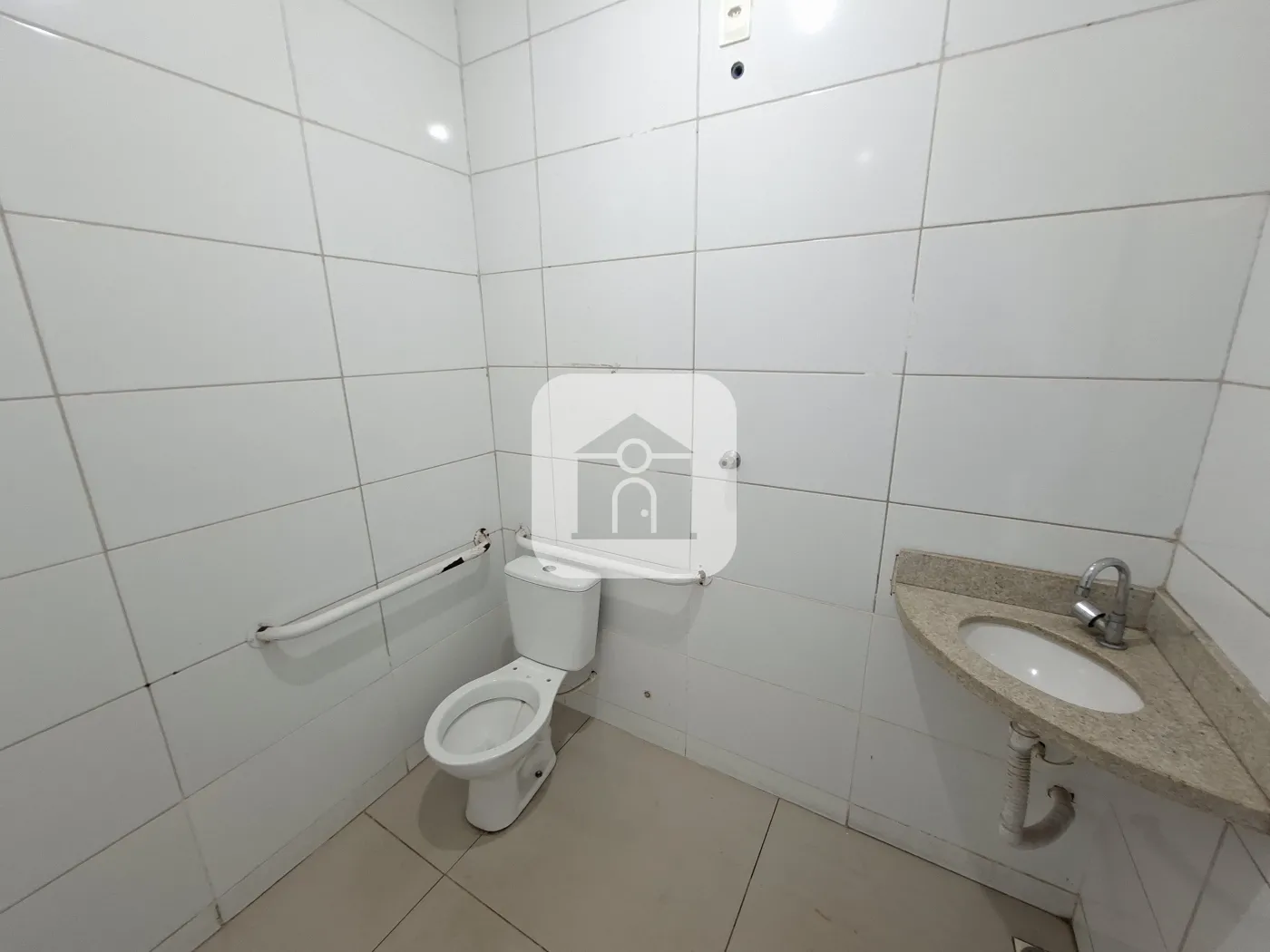 Alugar Comercial / Loja em Uberl&acirc;ndia R$ 3.000,00 - Foto 5