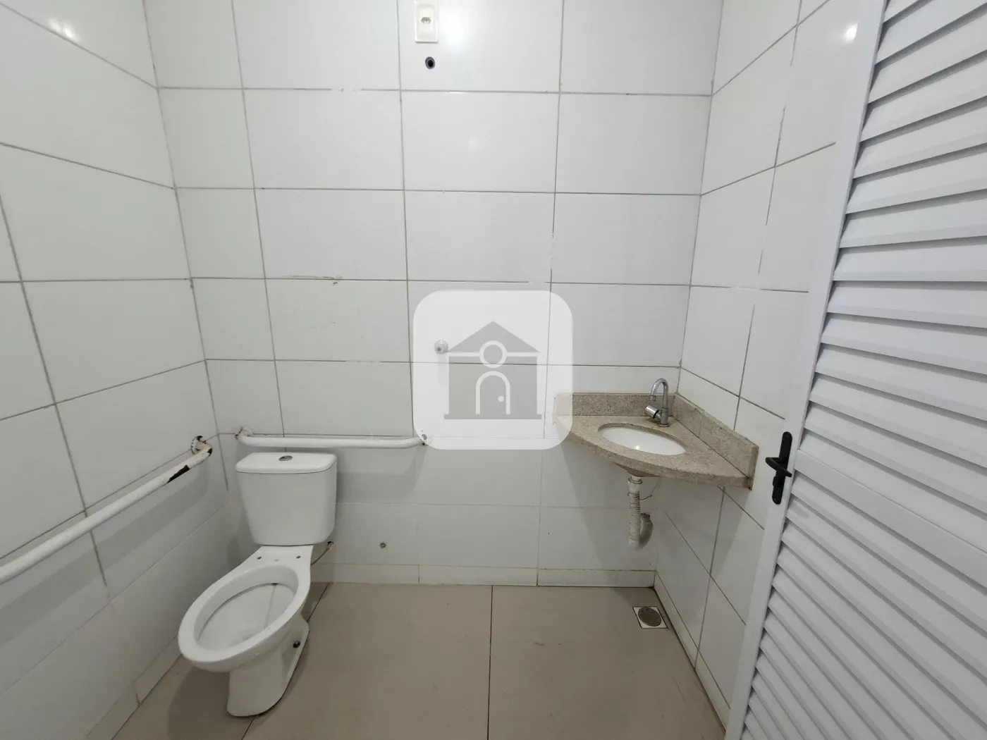 Alugar Comercial / Loja em Uberl&acirc;ndia R$ 3.000,00 - Foto 6