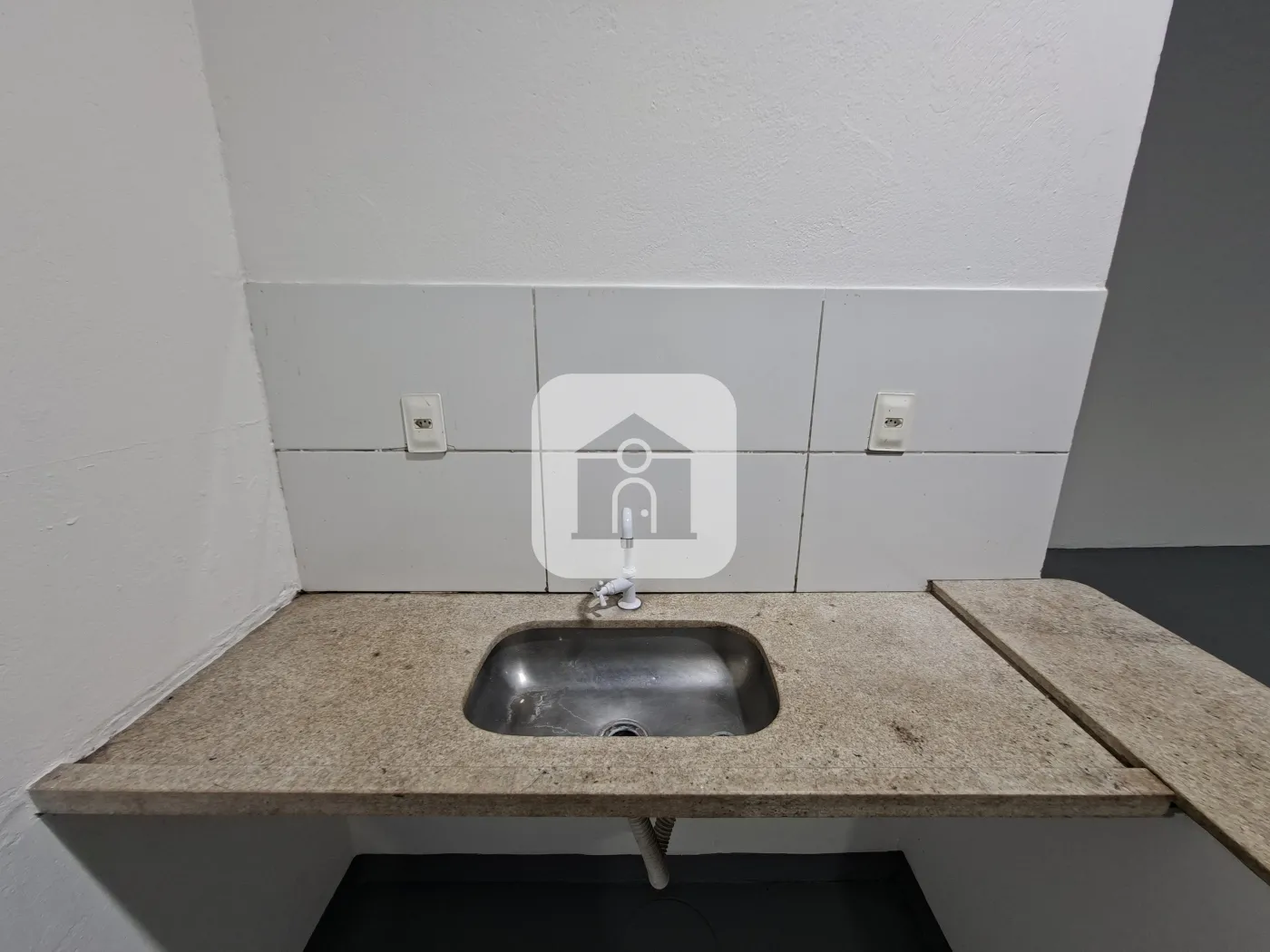 Alugar Comercial / Loja em Uberl&acirc;ndia R$ 3.000,00 - Foto 7