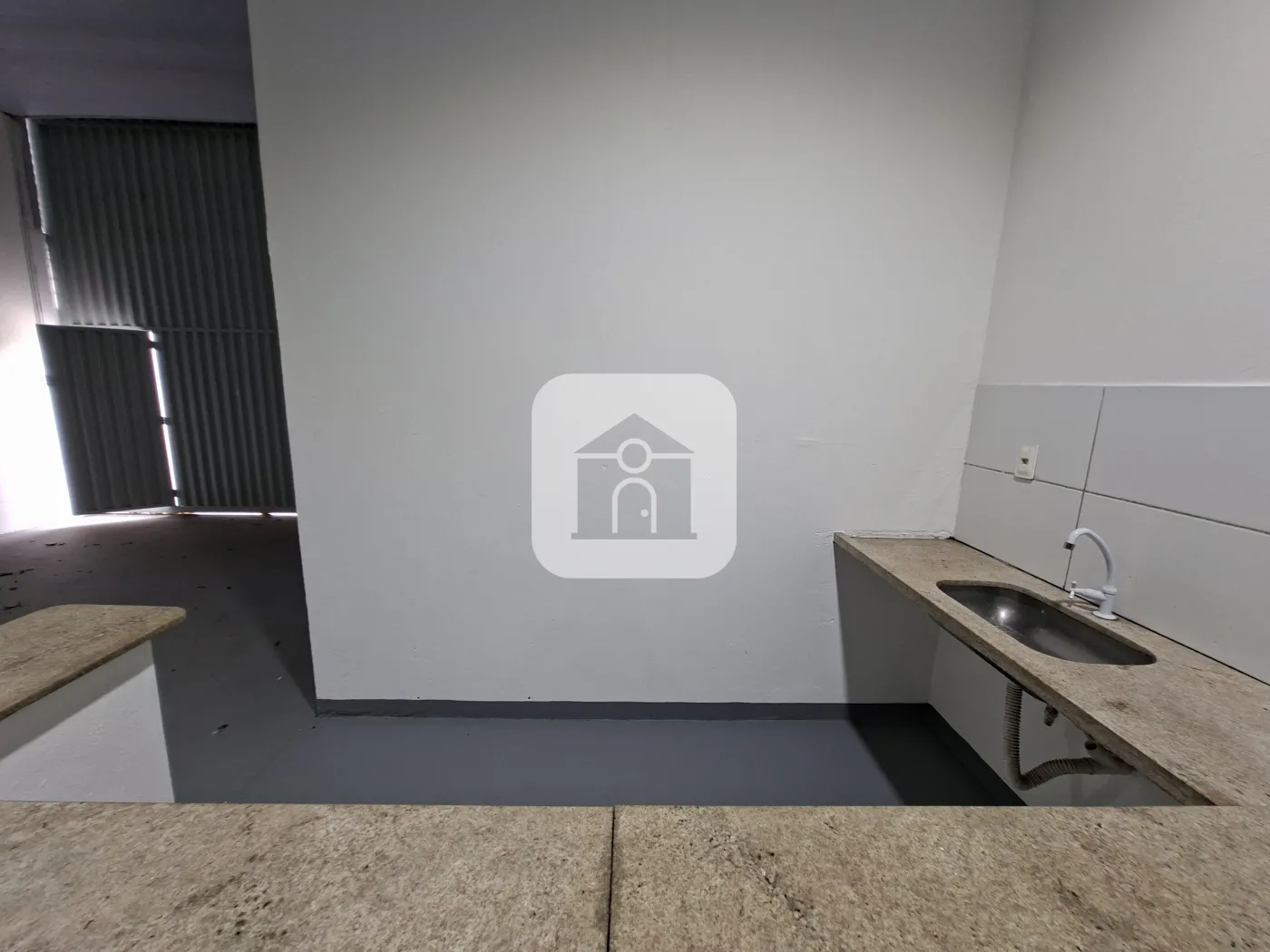 Alugar Comercial / Loja em Uberl&acirc;ndia R$ 3.000,00 - Foto 8