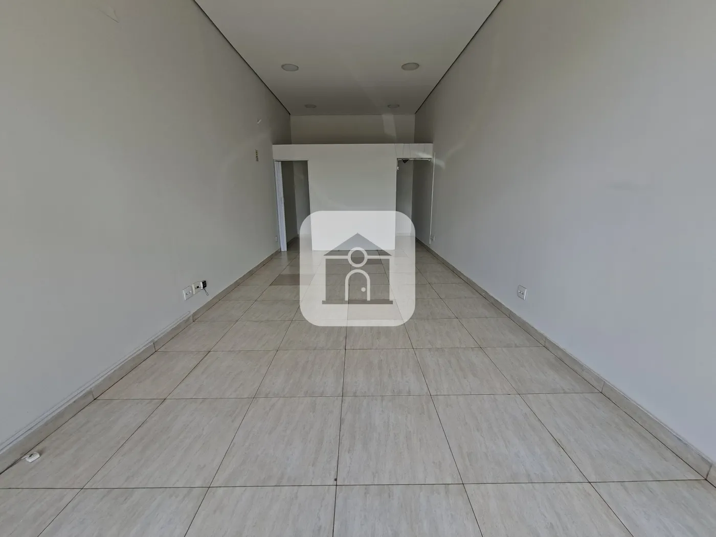 Alugar Comercial / Loja em Uberl&acirc;ndia R$ 1.875,00 - Foto 2