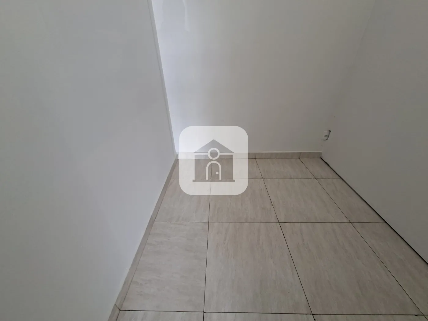 Alugar Comercial / Loja em Uberl&acirc;ndia R$ 1.875,00 - Foto 4