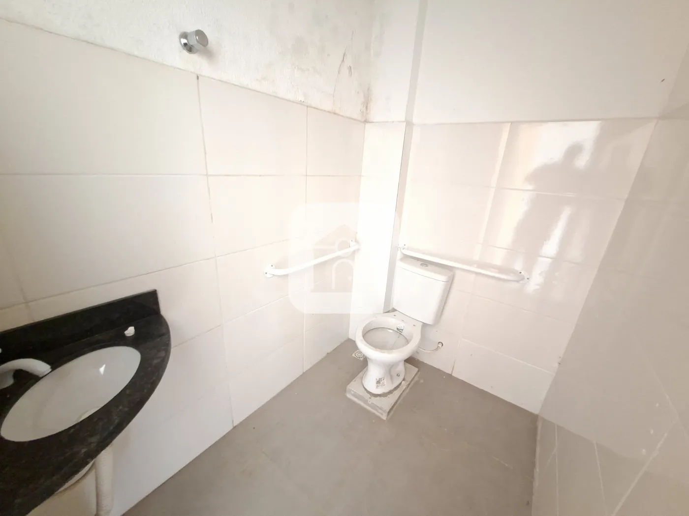 Alugar Comercial / Loja em Uberl&acirc;ndia R$ 1.550,00 - Foto 6