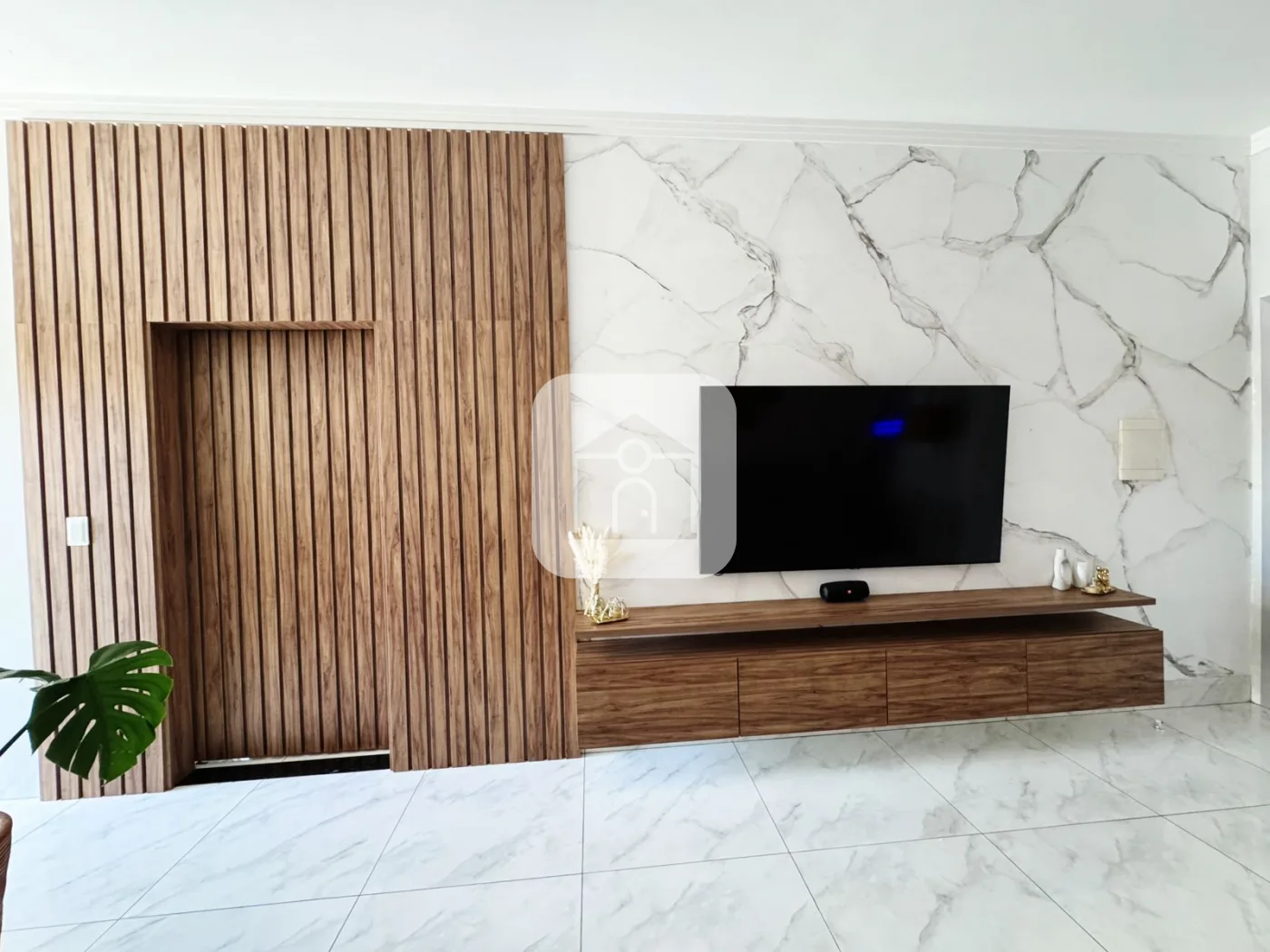 Alugar Casa / Padr&atilde;o em Uberl&acirc;ndia R$ 4.300,00 - Foto 3
