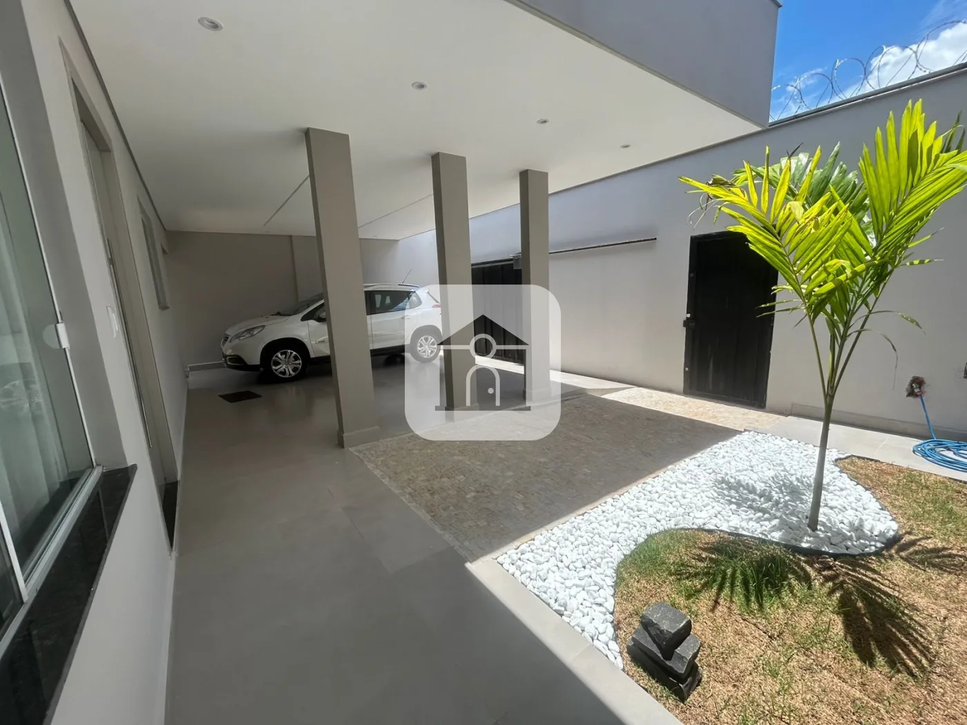 Alugar Casa / Padr&atilde;o em Uberl&acirc;ndia R$ 4.300,00 - Foto 2