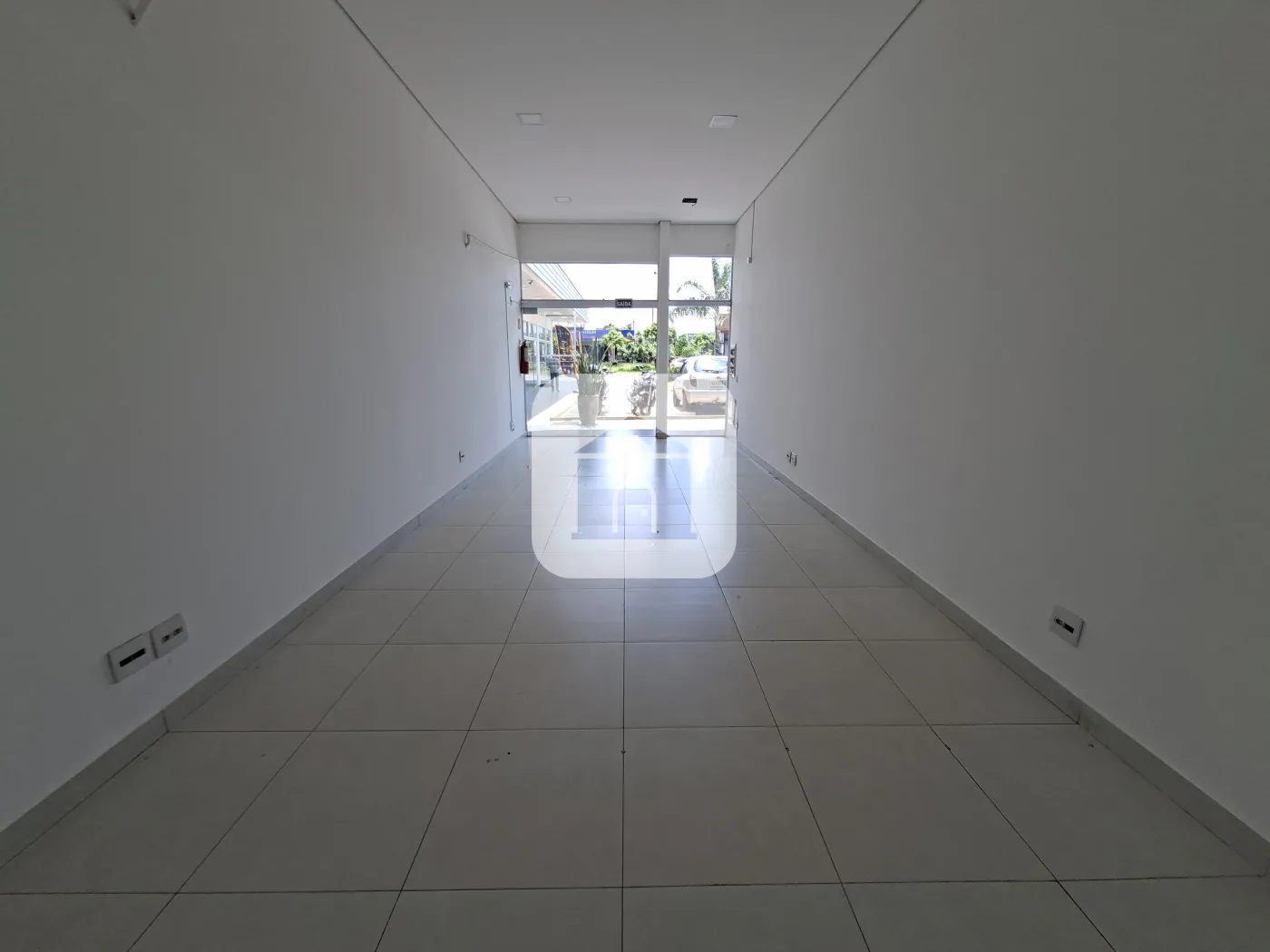 Alugar Comercial / Loja em Uberl&acirc;ndia R$ 1.875,00 - Foto 2