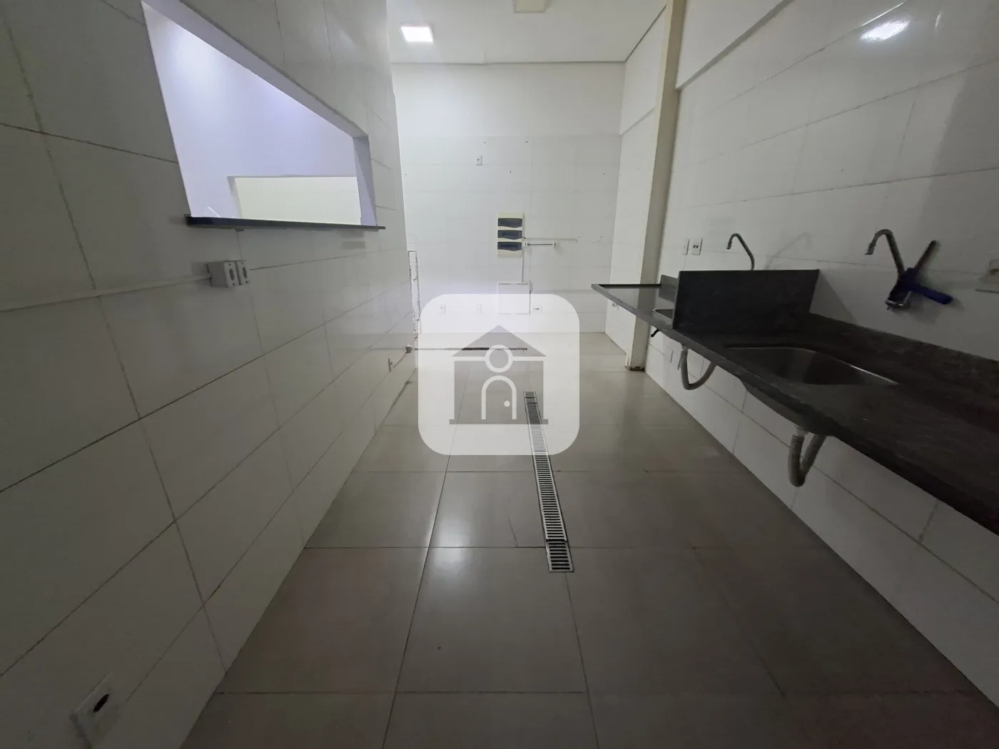 Alugar Comercial / Loja em Uberl&acirc;ndia R$ 1.679,00 - Foto 4