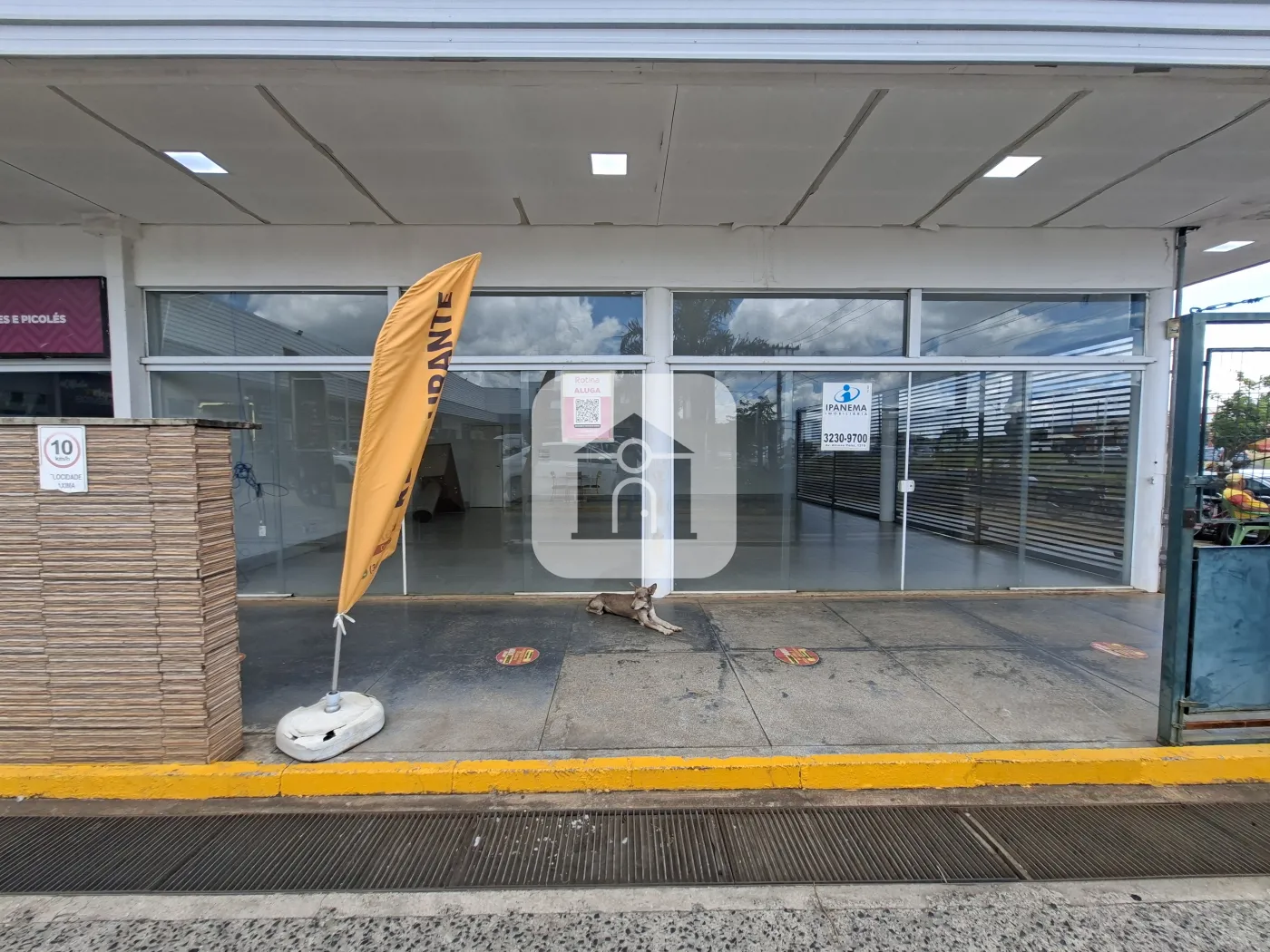 Alugar Comercial / Loja em Uberl&acirc;ndia R$ 4.972,00 - Foto 2