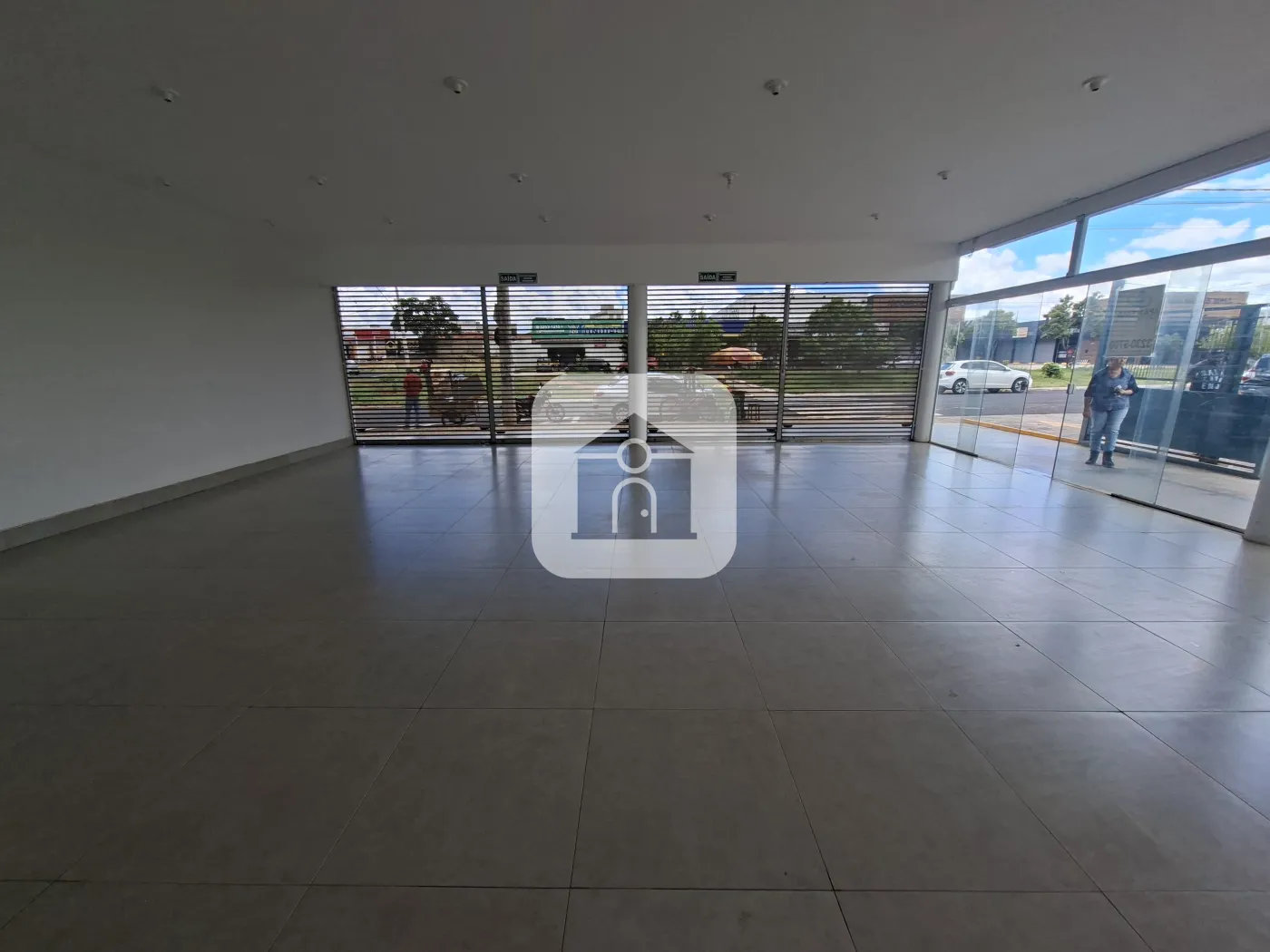 Alugar Comercial / Loja em Uberl&acirc;ndia R$ 4.972,00 - Foto 4