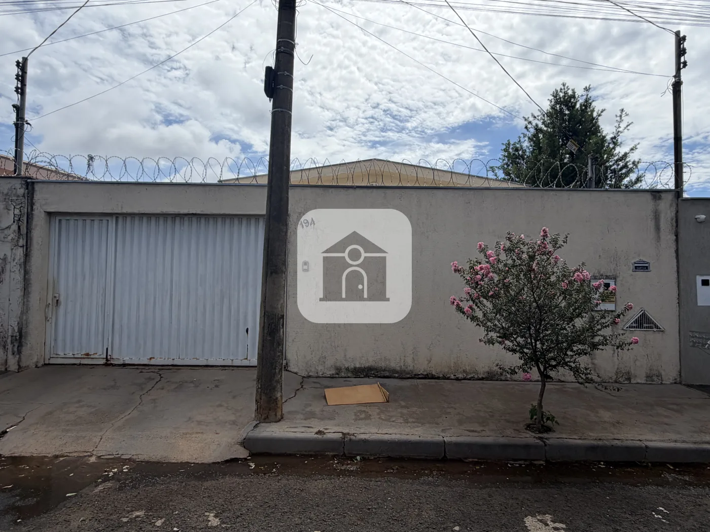 Alugar Casa / Padr&atilde;o em Uberl&acirc;ndia R$ 3.000,00 - Foto 1
