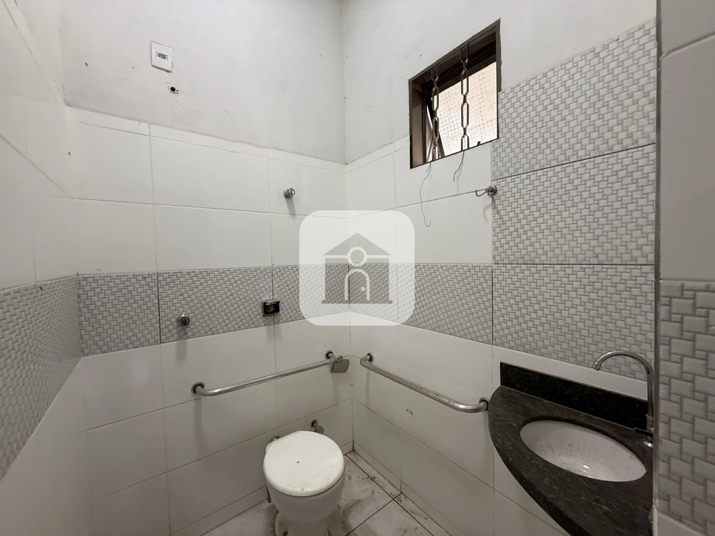 Alugar Comercial / Loja em Uberl&acirc;ndia R$ 3.400,00 - Foto 1