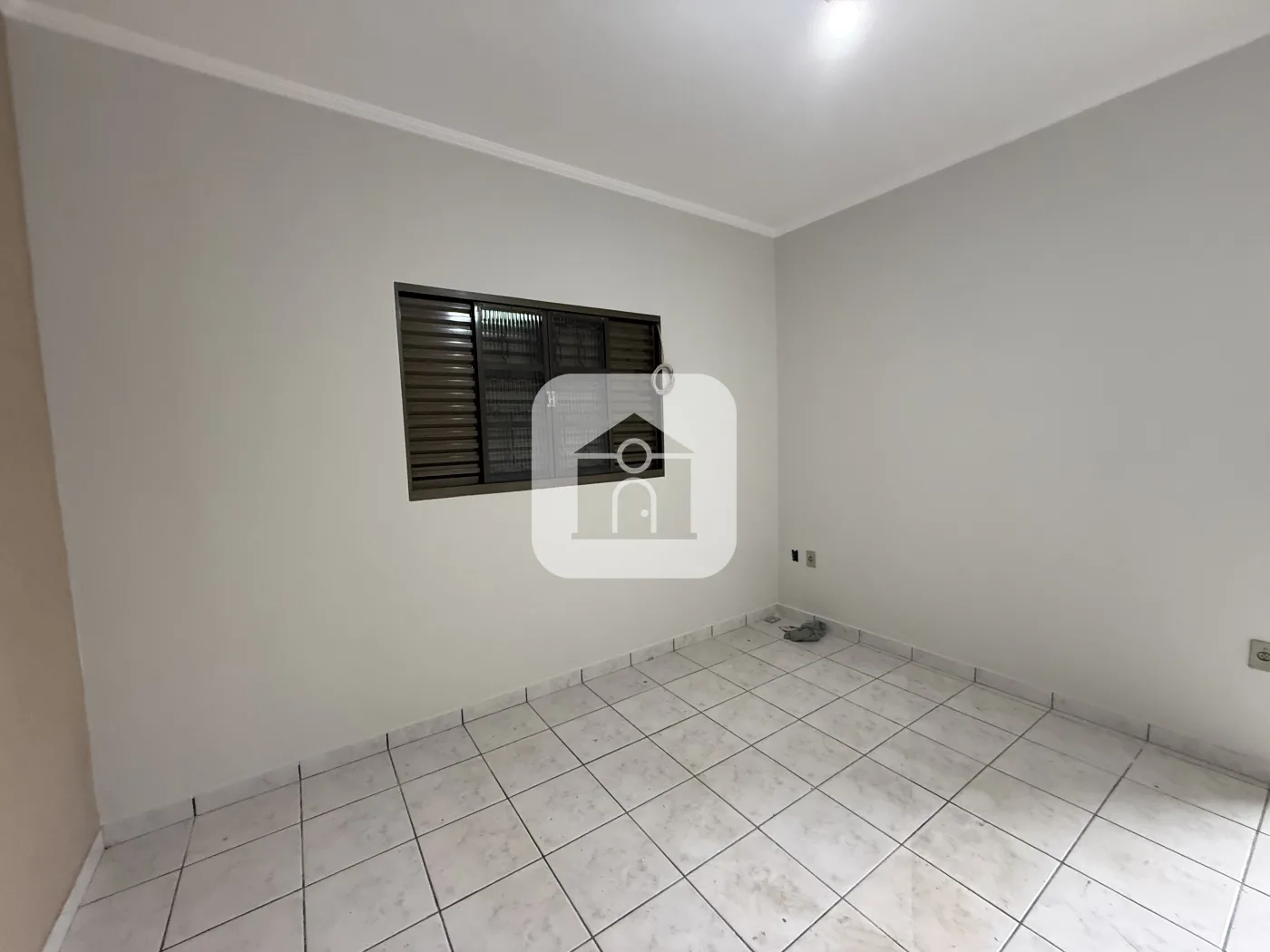Alugar Casa / Padr&atilde;o em Uberl&acirc;ndia R$ 1.980,00 - Foto 1