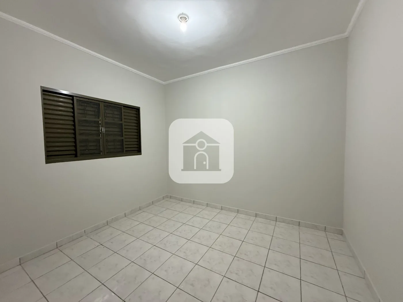 Alugar Casa / Padr&atilde;o em Uberl&acirc;ndia R$ 1.980,00 - Foto 3
