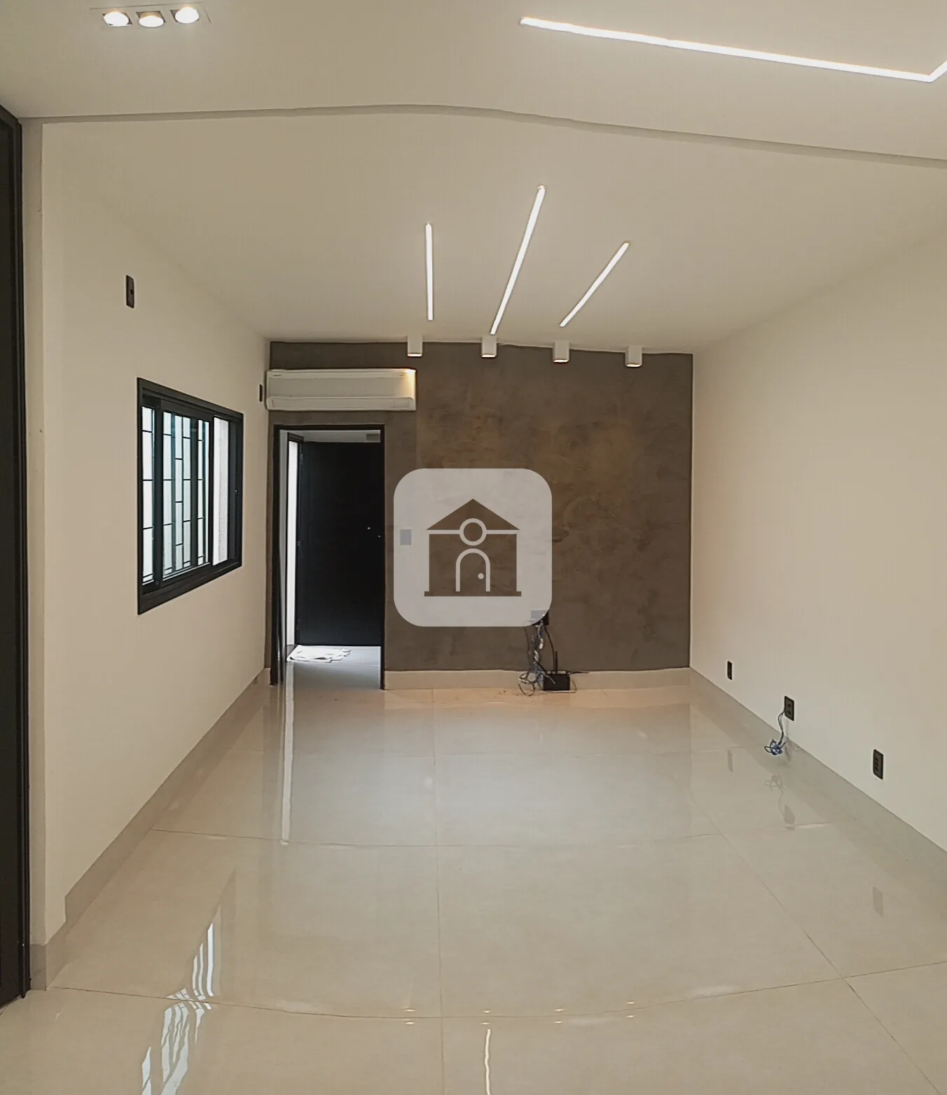 Alugar Comercial / Sala Comercial em Uberl&acirc;ndia R$ 2.500,00 - Foto 1