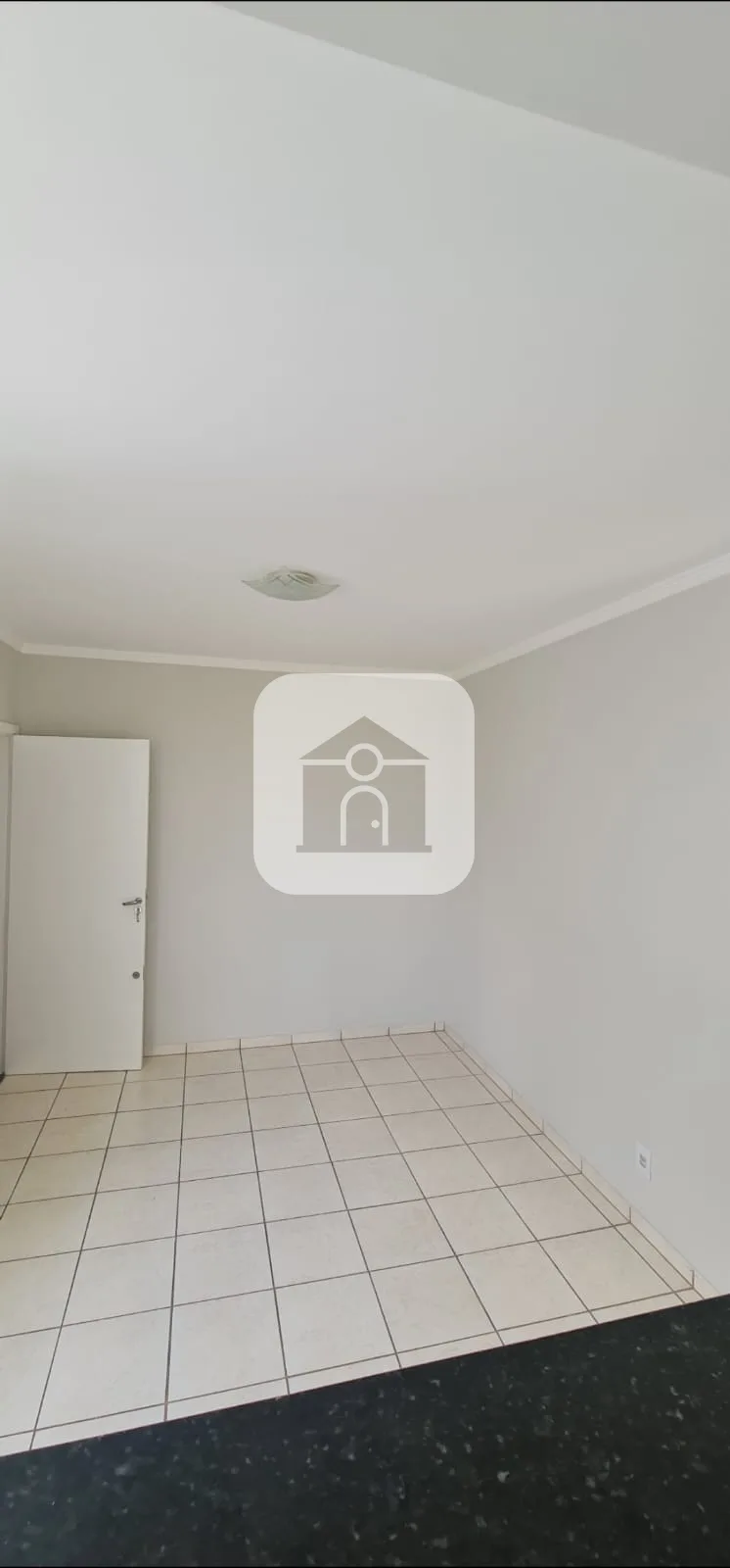 Alugar Apartamento / Padr&atilde;o em Uberl&acirc;ndia R$ 930,00 - Foto 2