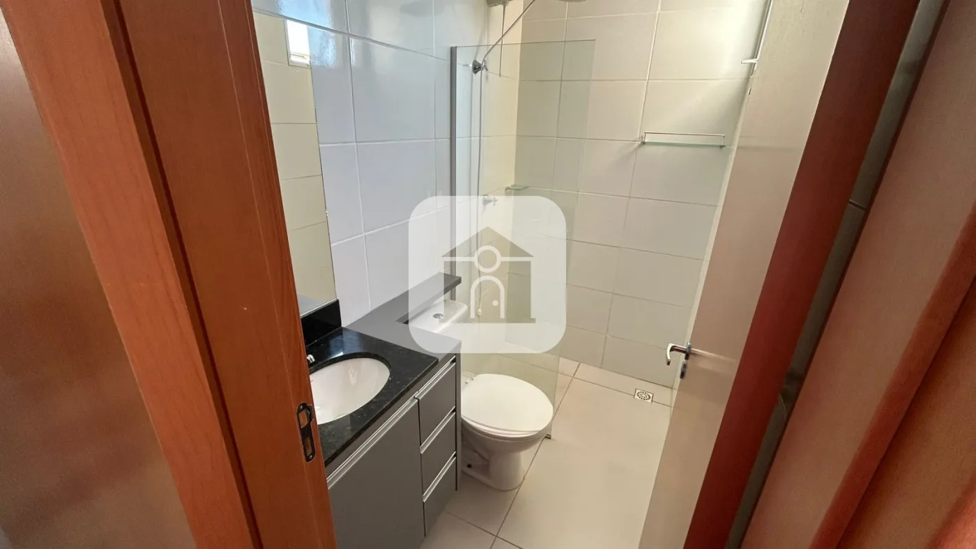 Alugar Apartamento / Padr&atilde;o em Uberlandia R$ 1.900,00 - Foto 2