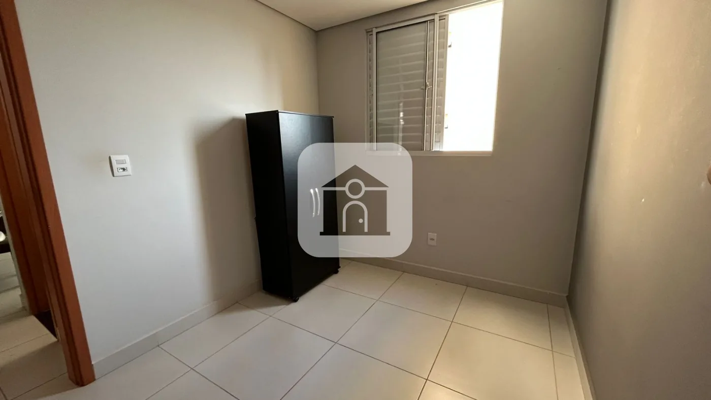 Alugar Apartamento / Padr&atilde;o em Uberlandia R$ 1.900,00 - Foto 3
