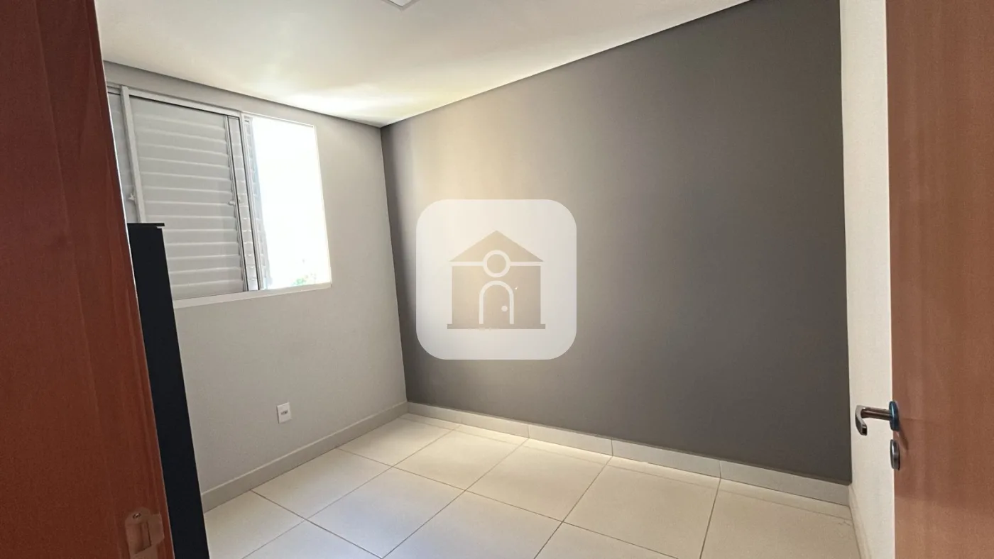 Alugar Apartamento / Padr&atilde;o em Uberlandia R$ 1.900,00 - Foto 4