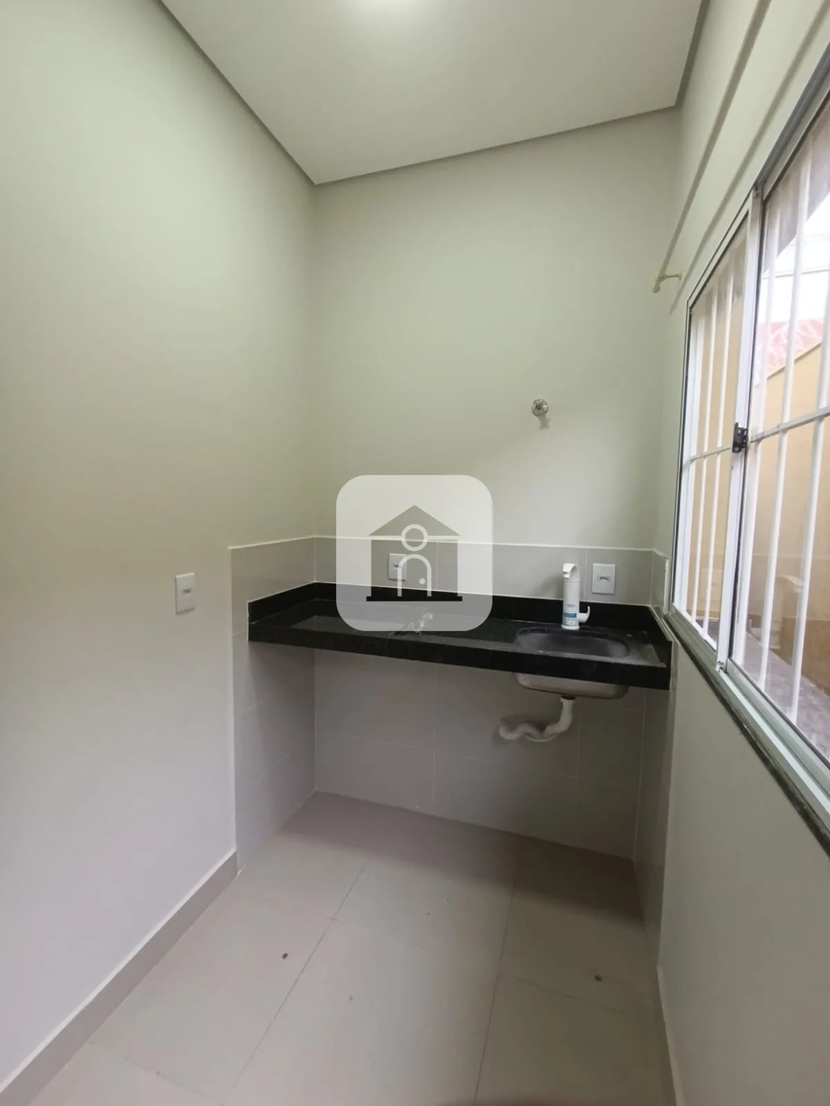 Alugar Apartamento / Quitinete em Uberl&acirc;ndia R$ 1.350,00 - Foto 4