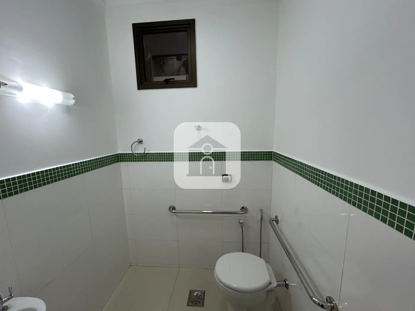 Alugar Comercial / Sala Comercial em Uberl&acirc;ndia R$ 1.900,00 - Foto 1