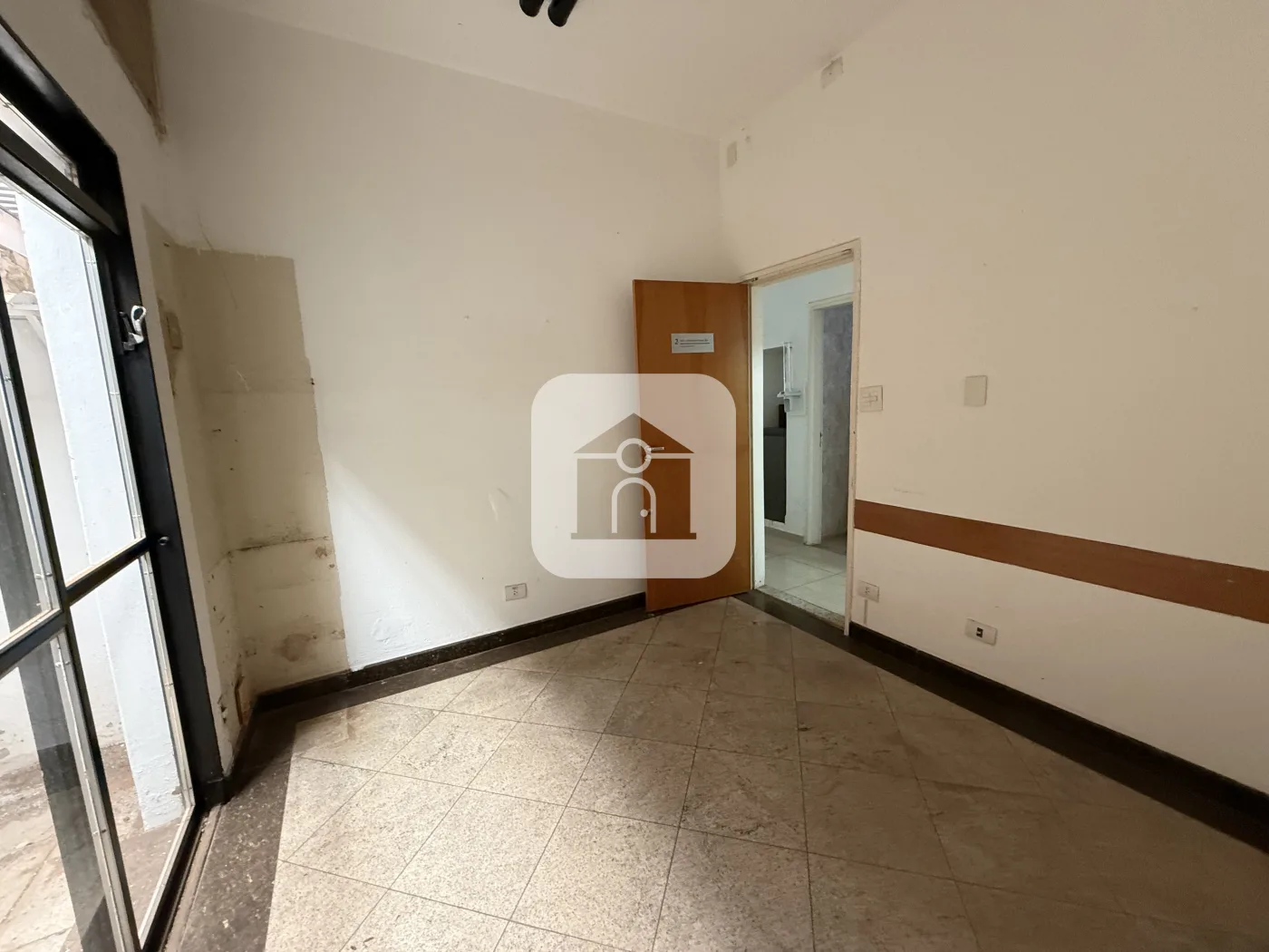 Alugar Comercial / Cl&iacute;nica em Uberl&acirc;ndia R$ 6.000,00 - Foto 2