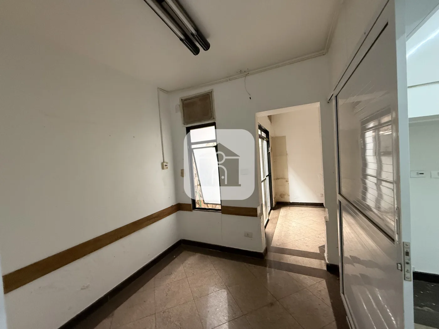Alugar Comercial / Cl&iacute;nica em Uberl&acirc;ndia R$ 6.000,00 - Foto 4