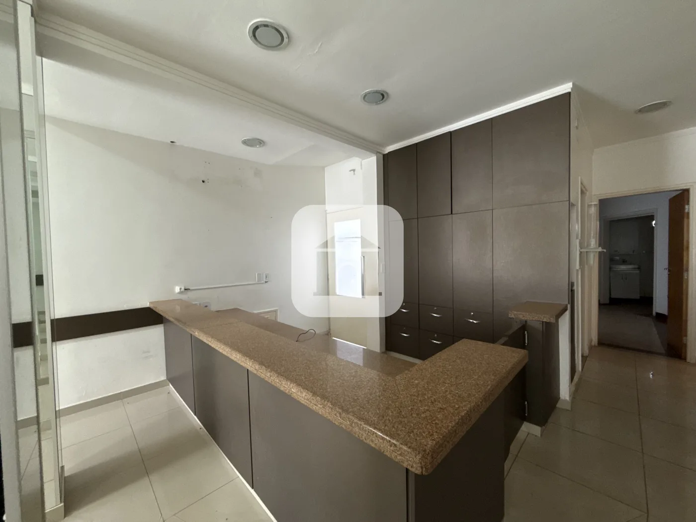 Alugar Comercial / Cl&iacute;nica em Uberl&acirc;ndia R$ 6.000,00 - Foto 5