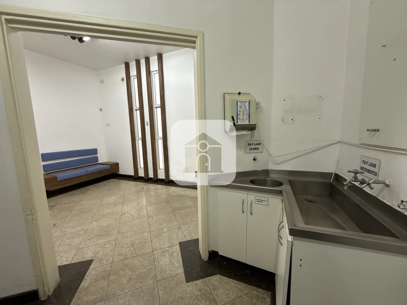 Alugar Comercial / Cl&iacute;nica em Uberl&acirc;ndia R$ 6.000,00 - Foto 6