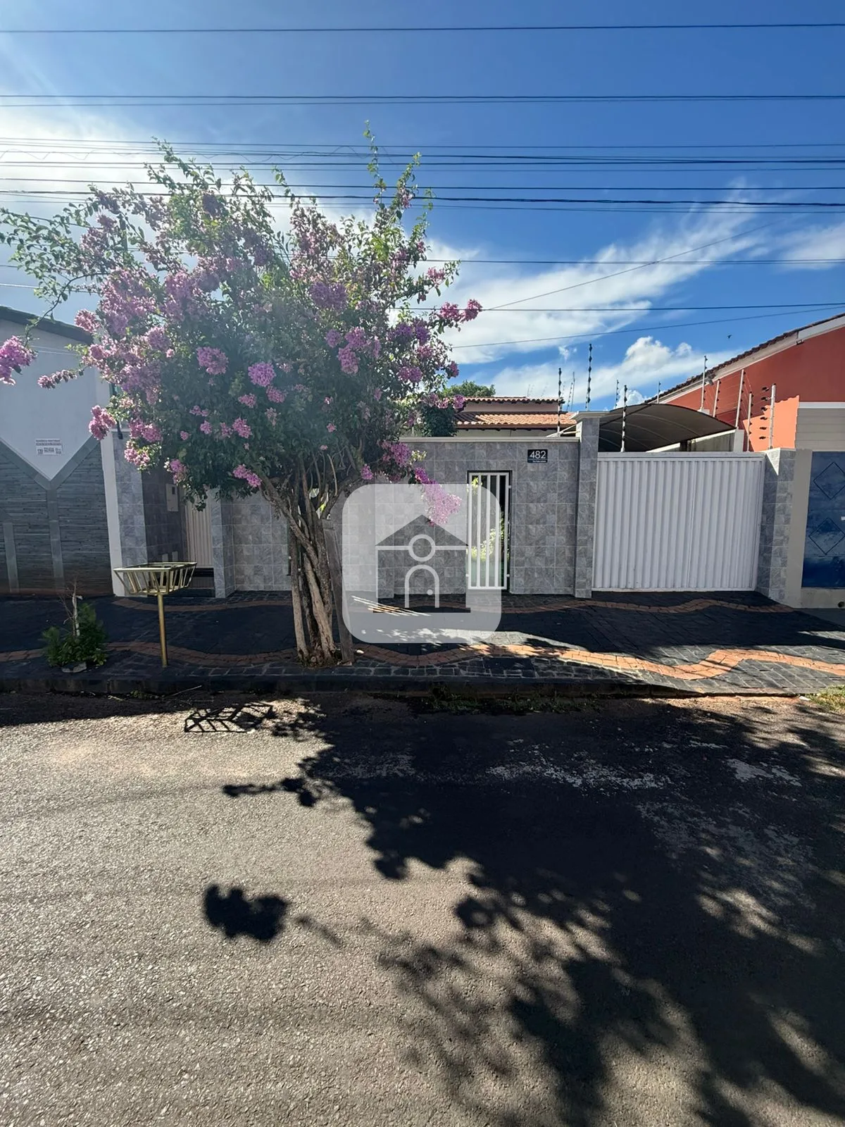 Alugar Casa / Padr&atilde;o em Araguari R$ 2.900,00 - Foto 1