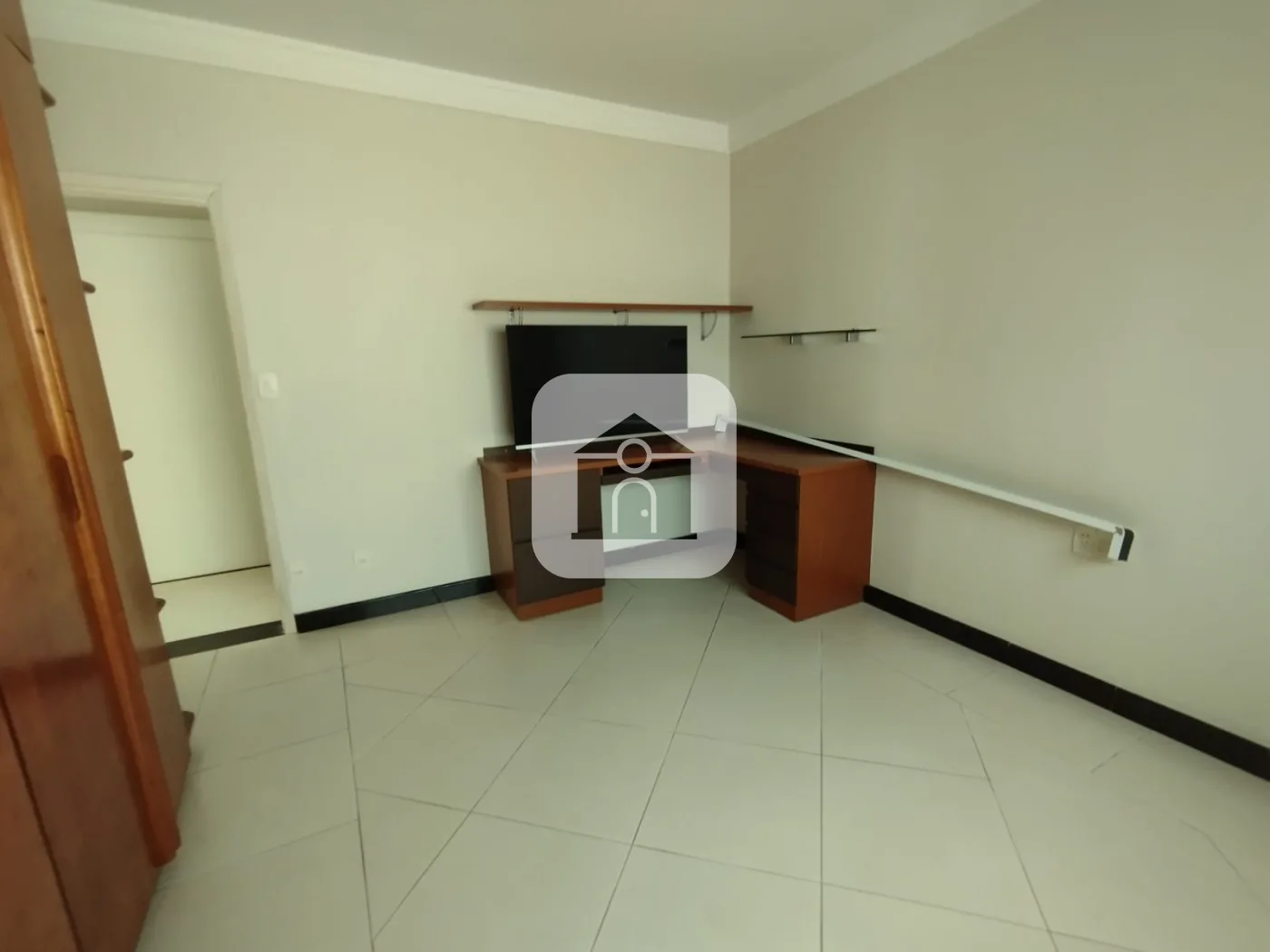 Alugar Casa / Padr&atilde;o em Uberl&acirc;ndia R$ 3.800,00 - Foto 2