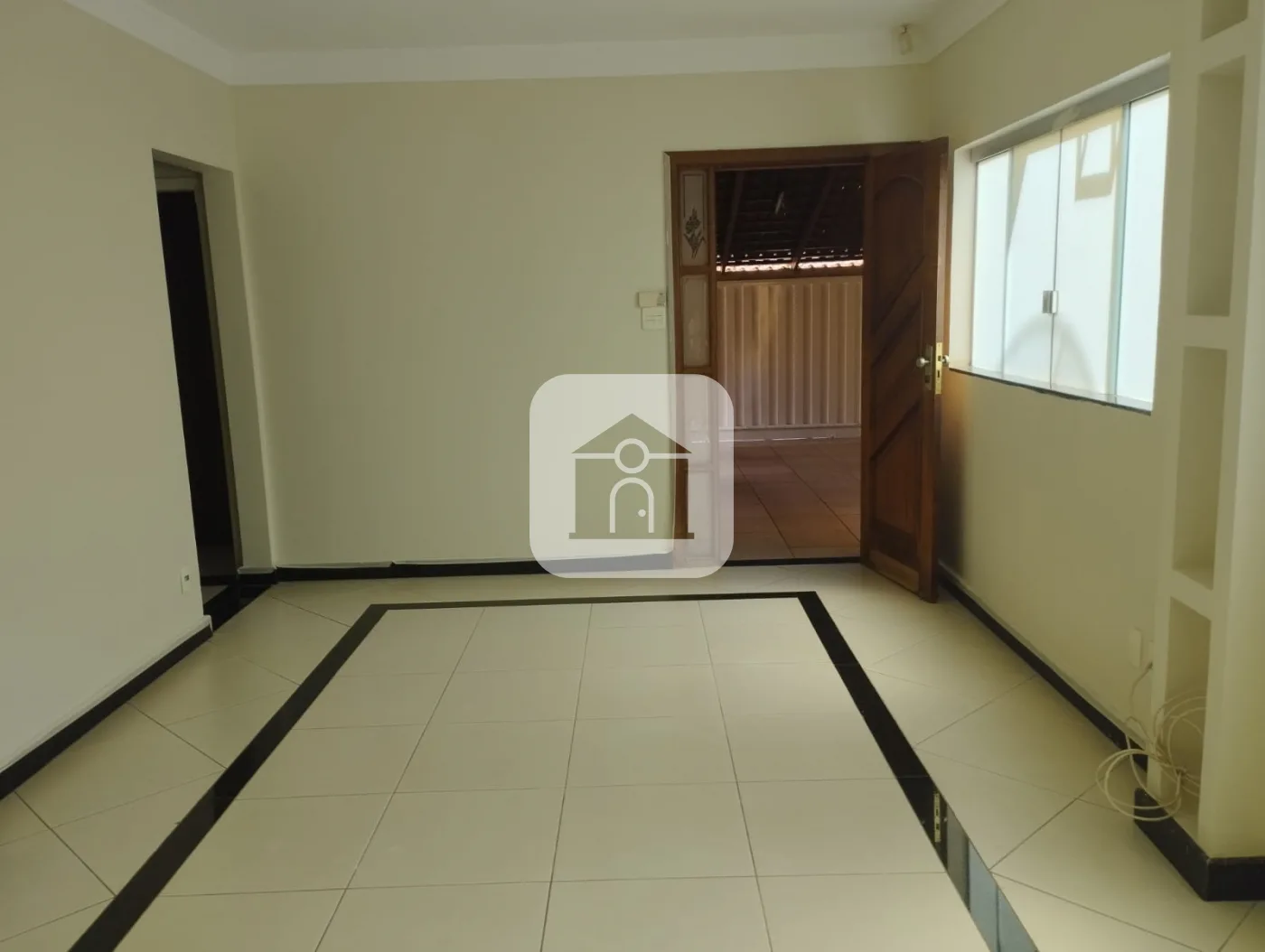 Alugar Casa / Padr&atilde;o em Uberl&acirc;ndia R$ 3.800,00 - Foto 4