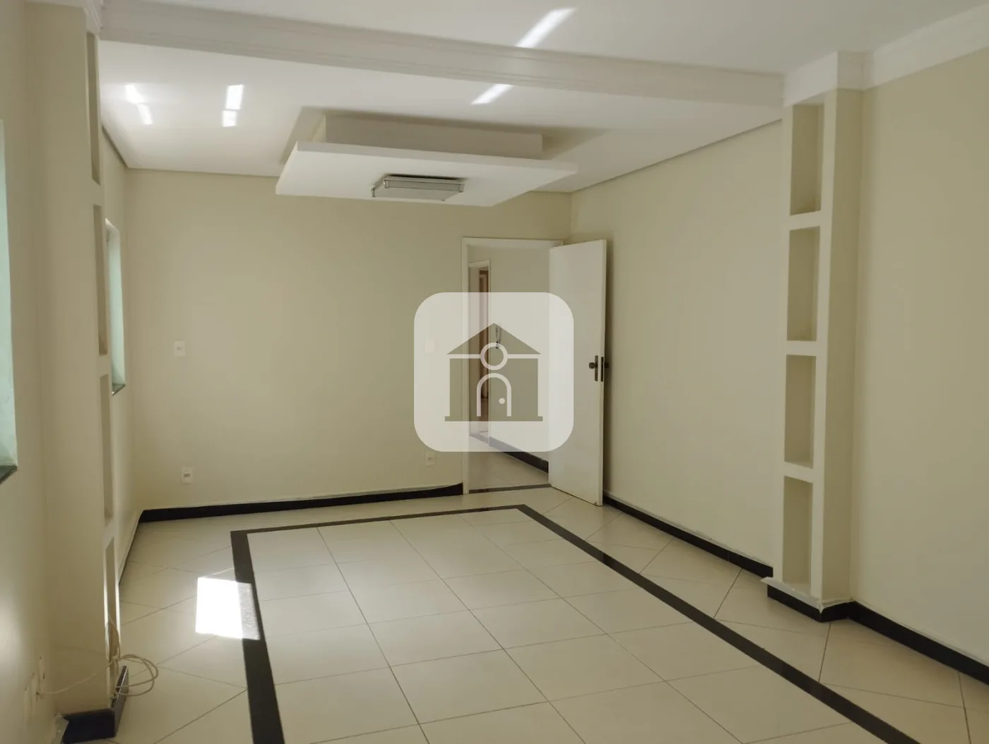 Alugar Casa / Padr&atilde;o em Uberl&acirc;ndia R$ 3.800,00 - Foto 5