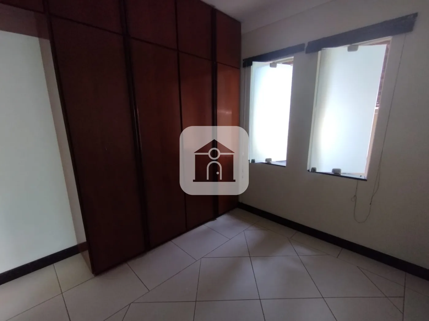 Alugar Casa / Padr&atilde;o em Uberl&acirc;ndia R$ 3.800,00 - Foto 13
