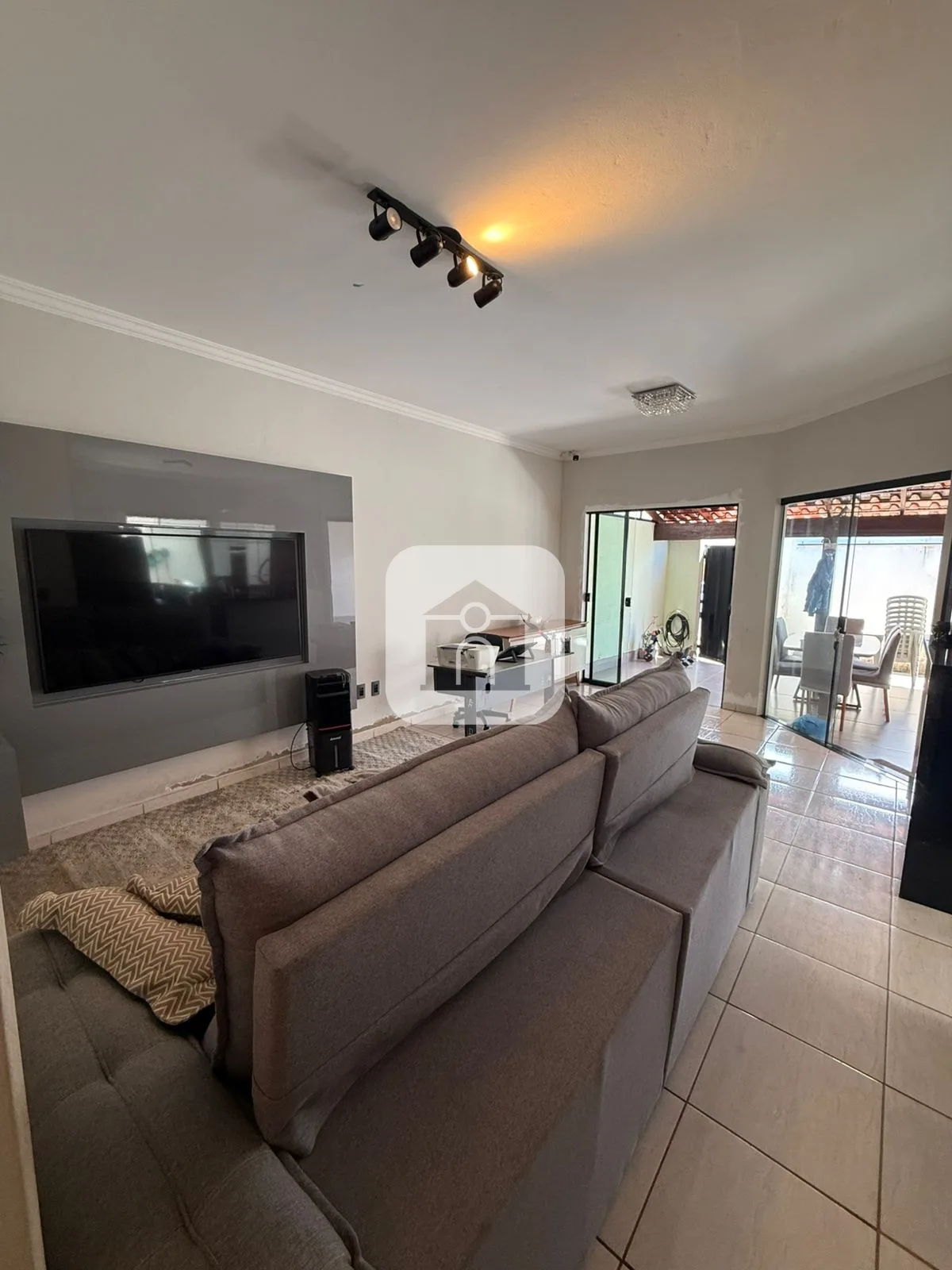 Alugar Casa / Padr&atilde;o em Araguari R$ 1.900,00 - Foto 5