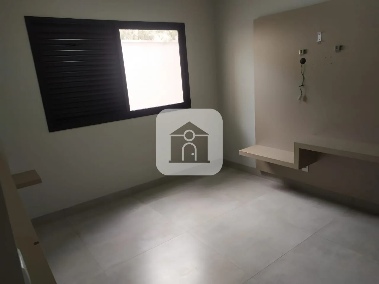 Alugar Casa / Condom&iacute;nio ou Loteamento Fechado em Uberlandia R$ 9.500,00 - Foto 14