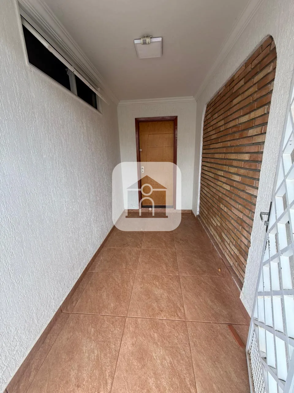 Alugar Casa / Padr&atilde;o em Araguari R$ 1.900,00 - Foto 2