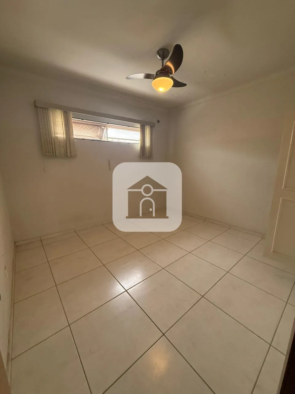 Alugar Casa / Padr&atilde;o em Araguari R$ 1.900,00 - Foto 5