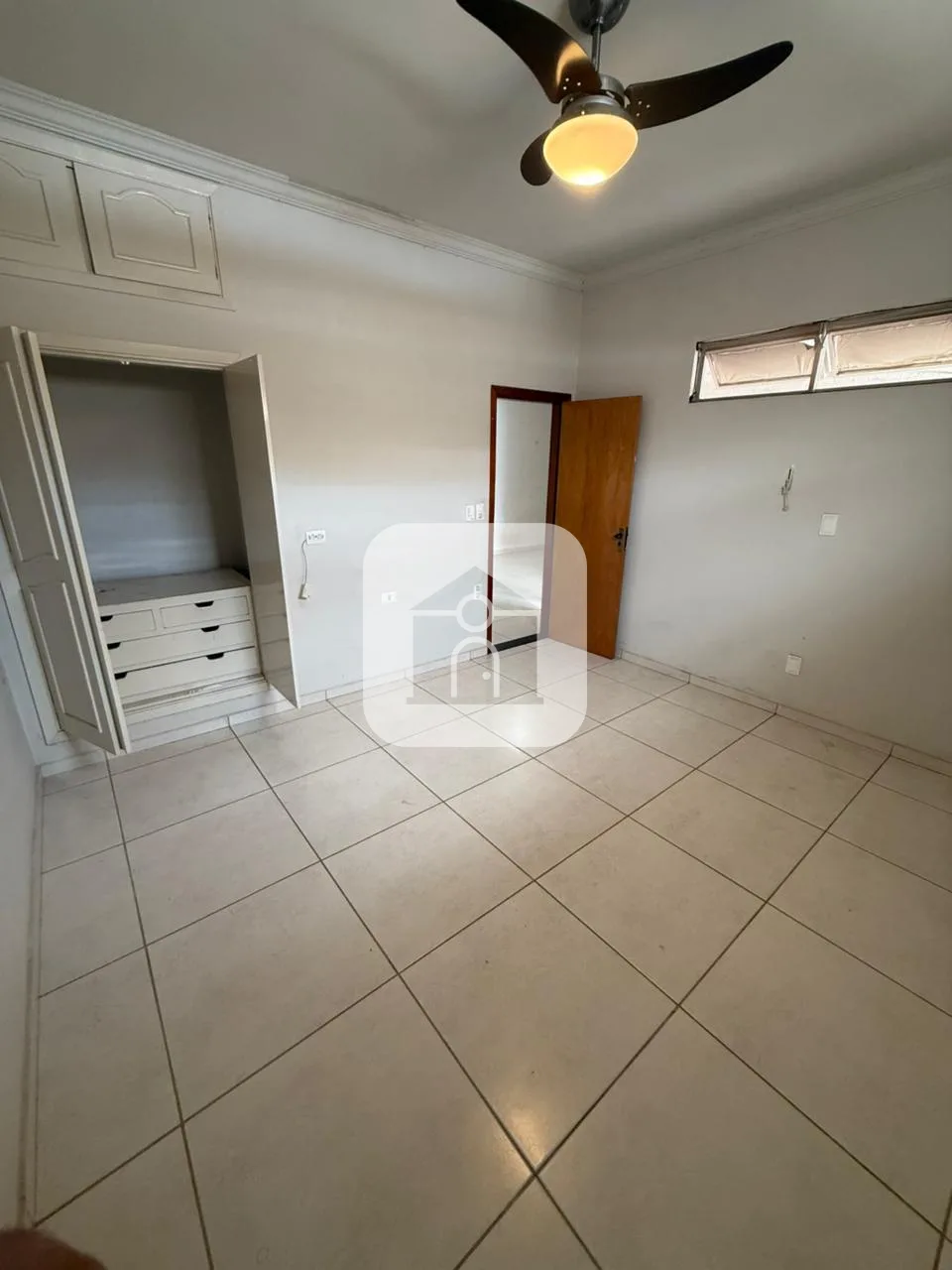 Alugar Casa / Padr&atilde;o em Araguari R$ 1.900,00 - Foto 6